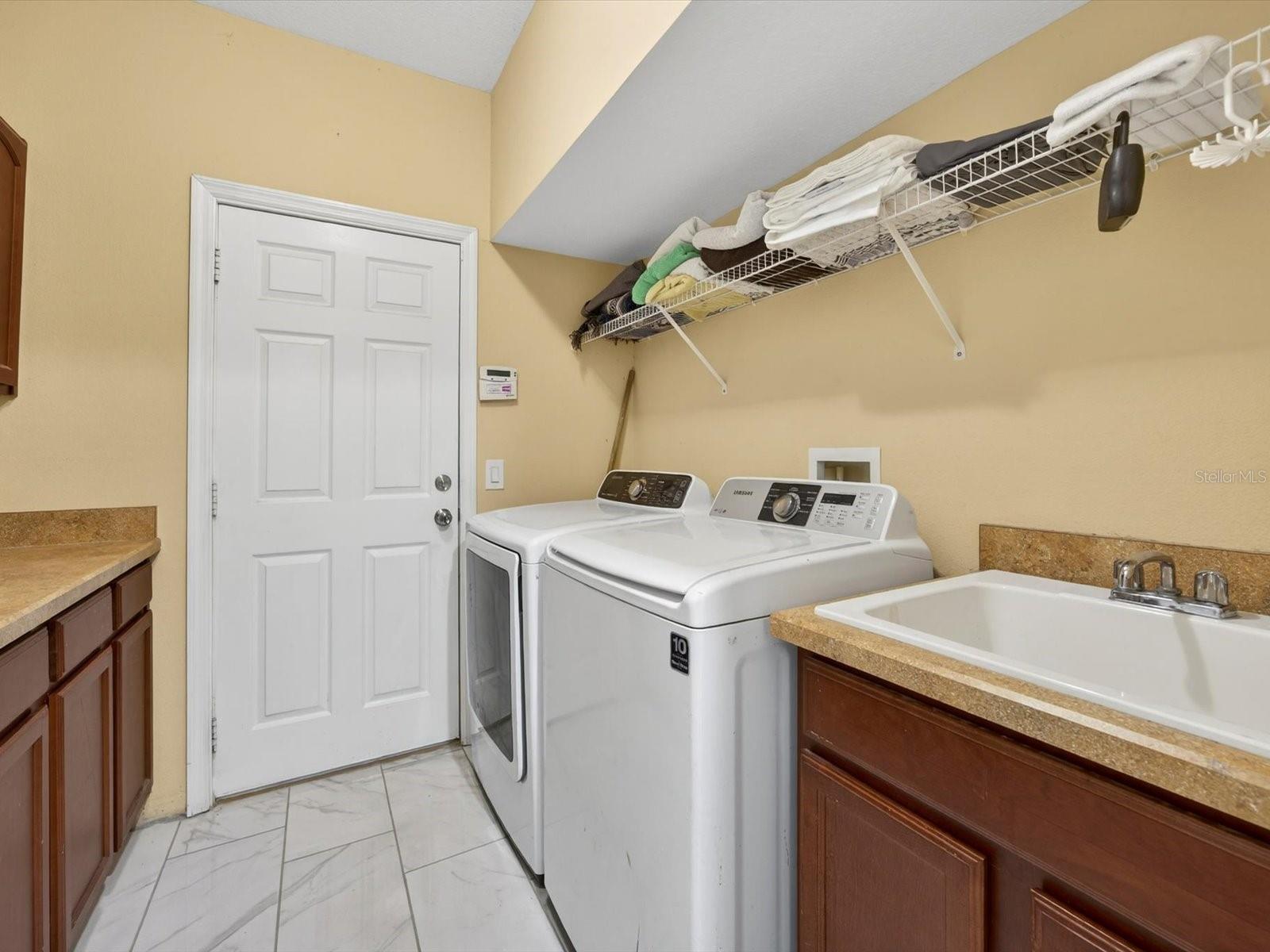 Image 29 of 67 For 1563 Angler Avenue