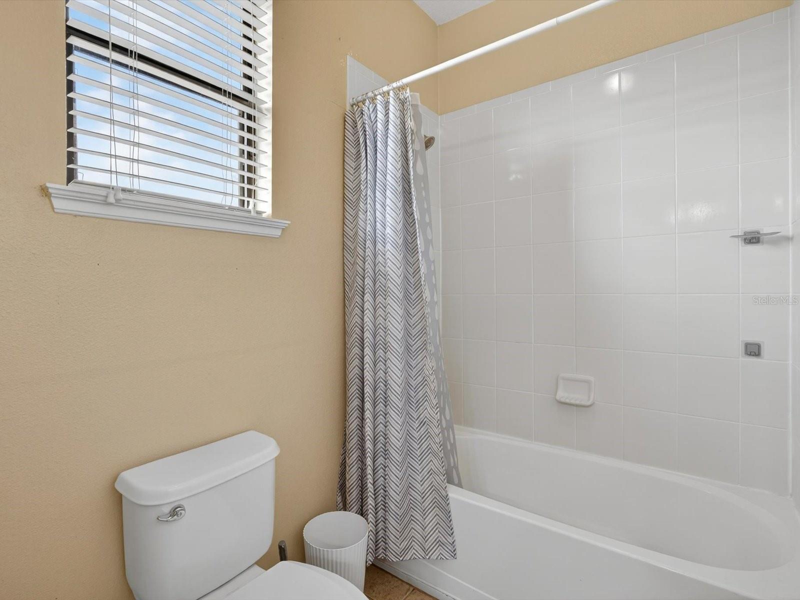 Image 40 of 67 For 1563 Angler Avenue