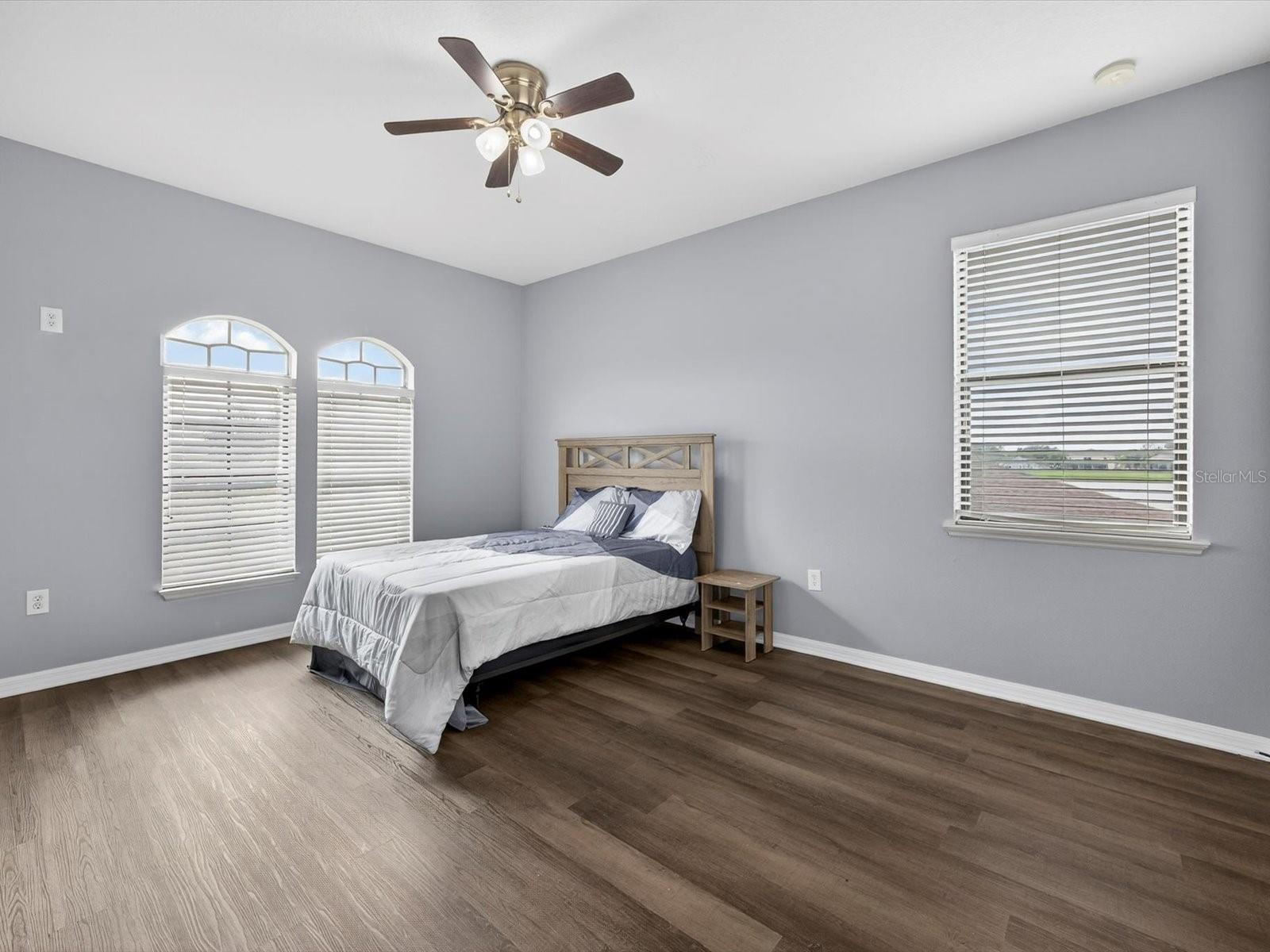 Image 41 of 67 For 1563 Angler Avenue