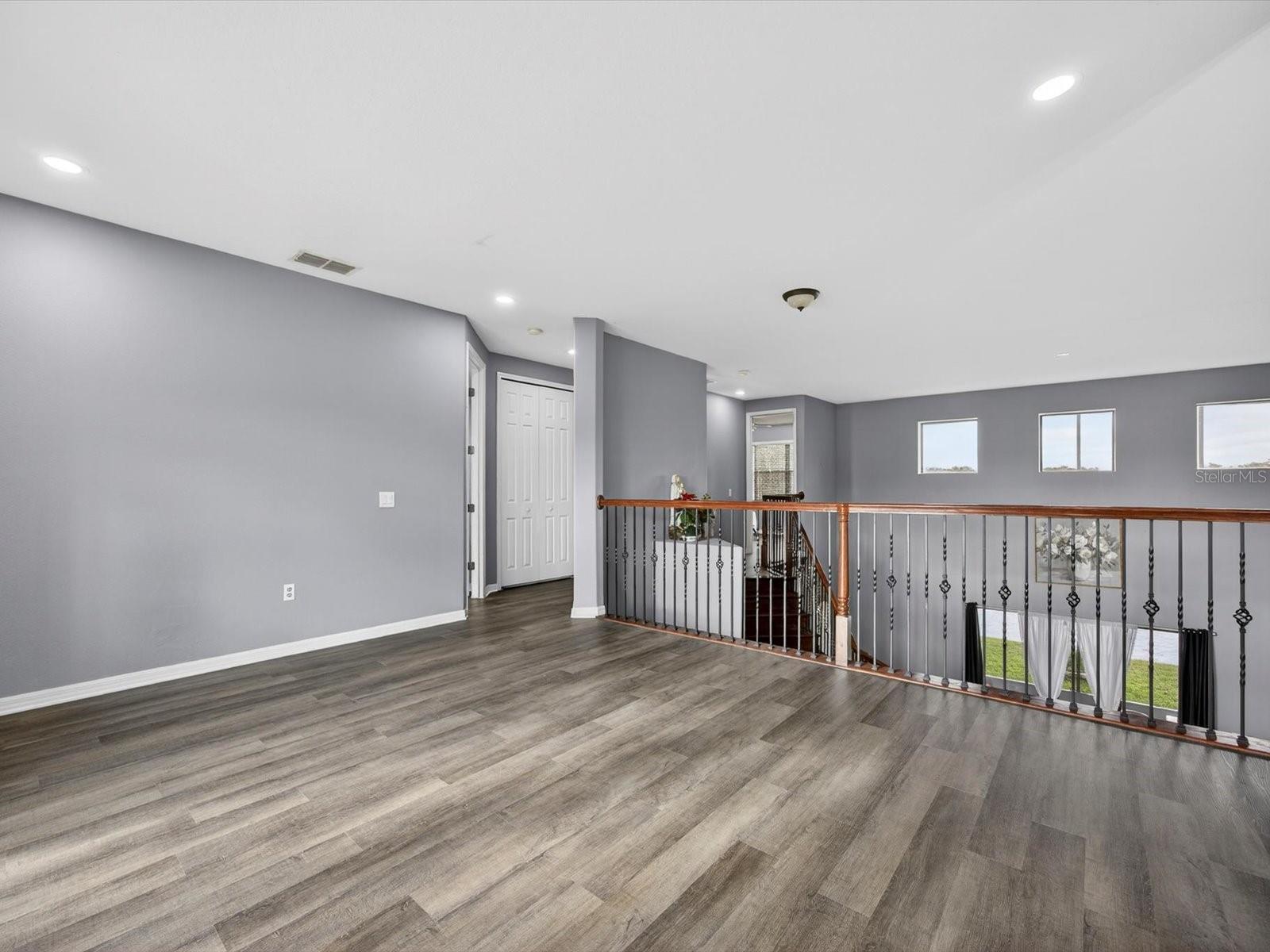 Image 44 of 67 For 1563 Angler Avenue