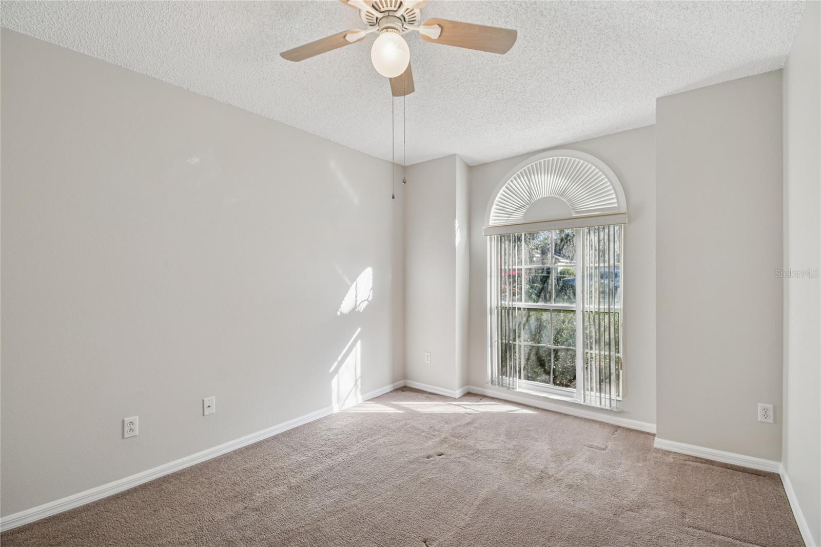 Image 13 of 27 For 3827 Eversholt Street