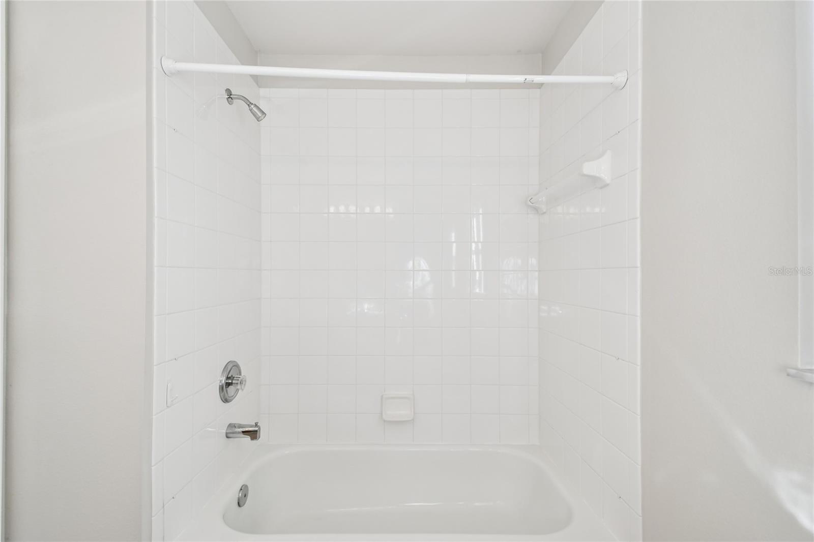 Image 16 of 27 For 3827 Eversholt Street