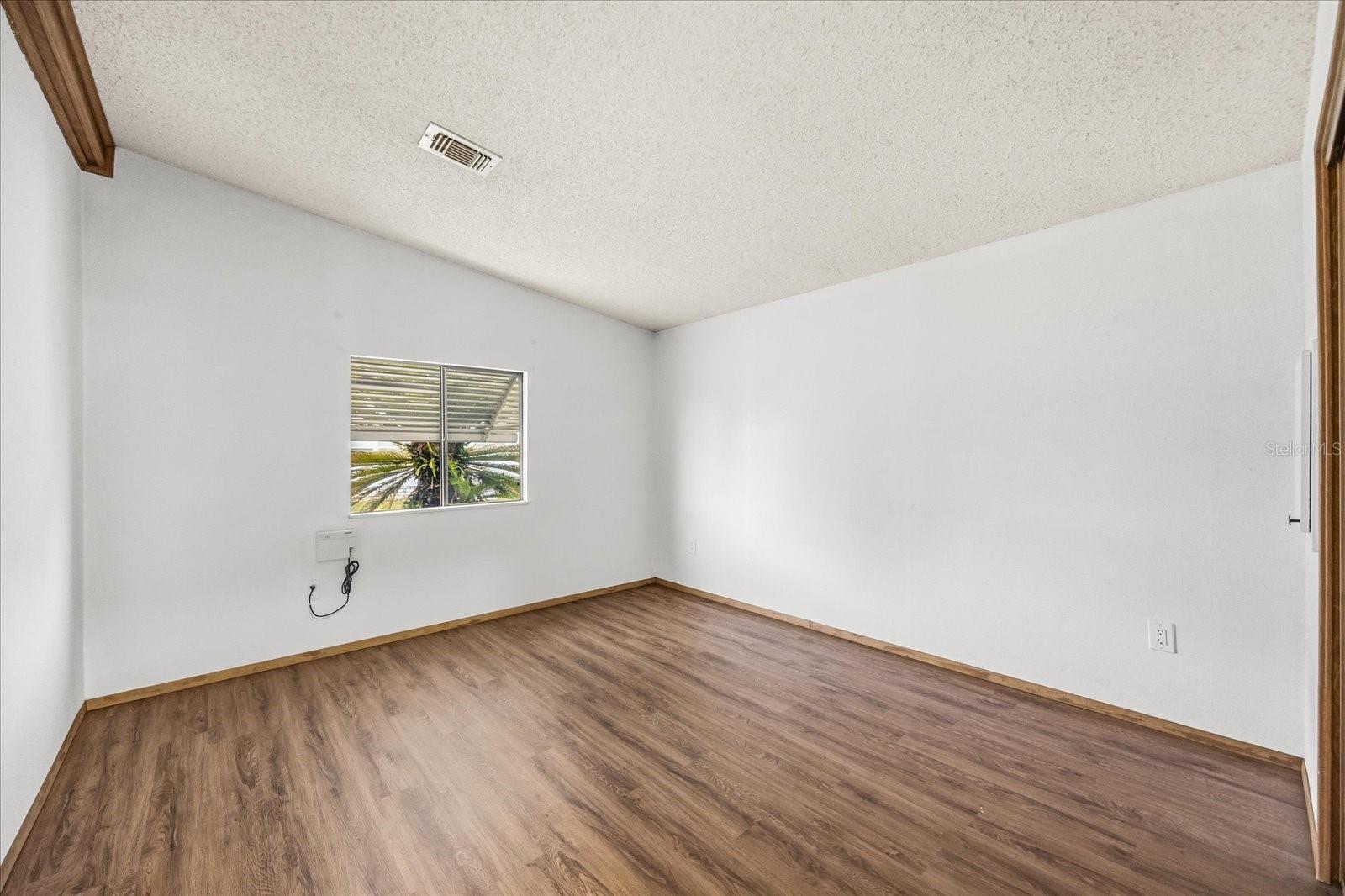 Image 16 of 42 For 2446 Fairbluff Circle 1554