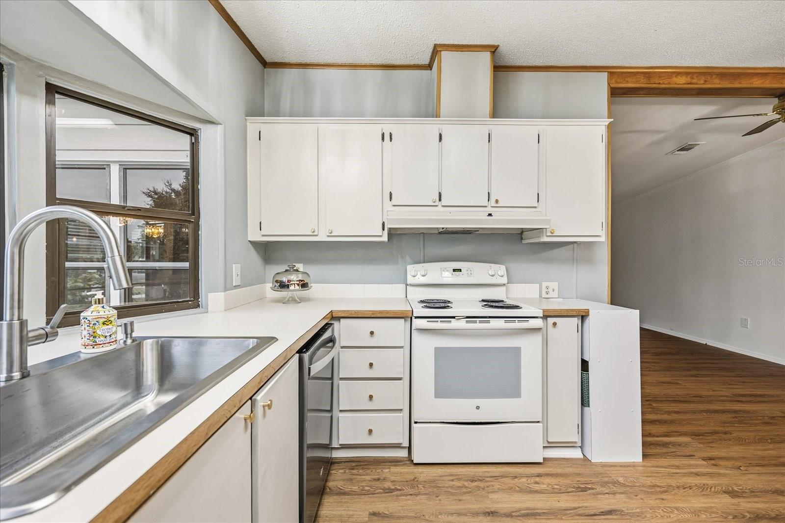 Image 9 of 42 For 2446 Fairbluff Circle 1554