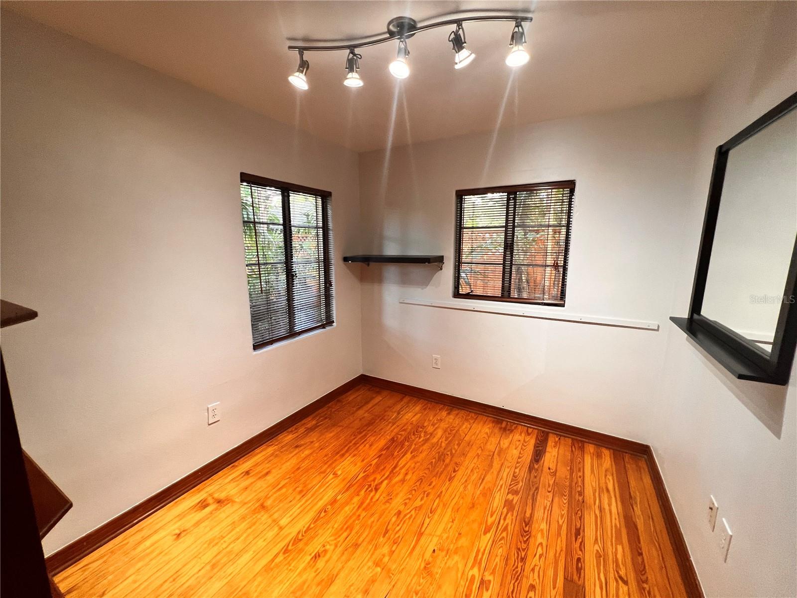 Image 10 of 19 For 1904 Marks Street