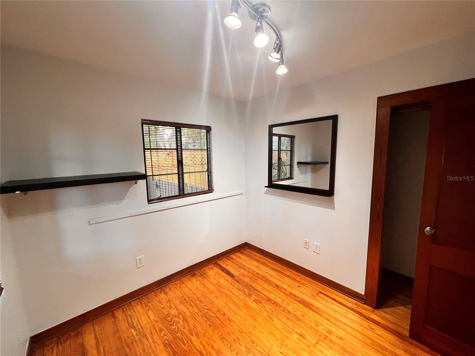 Image 11 of 19 For 1904 Marks Street