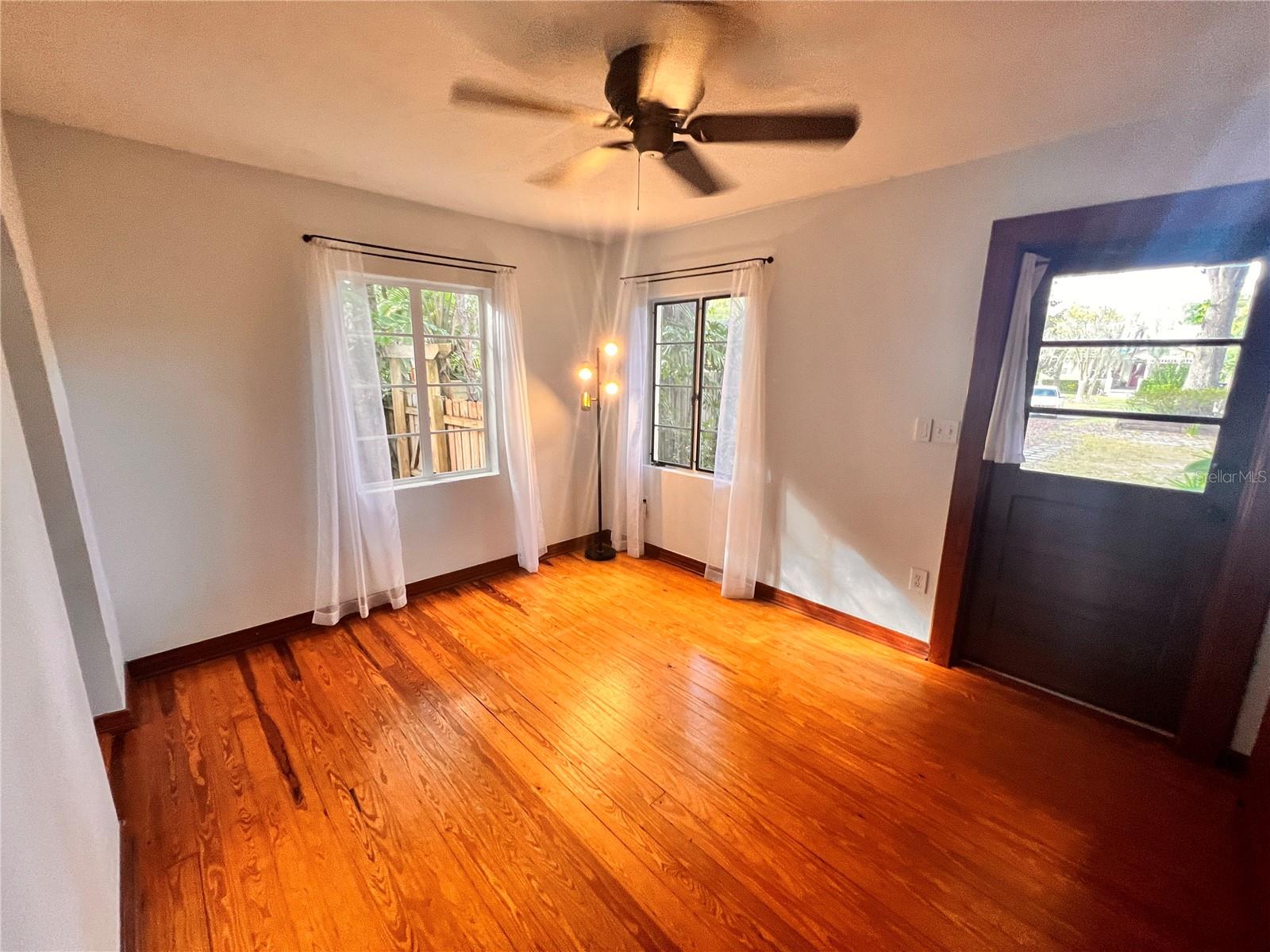 Image 16 of 19 For 1904 Marks Street