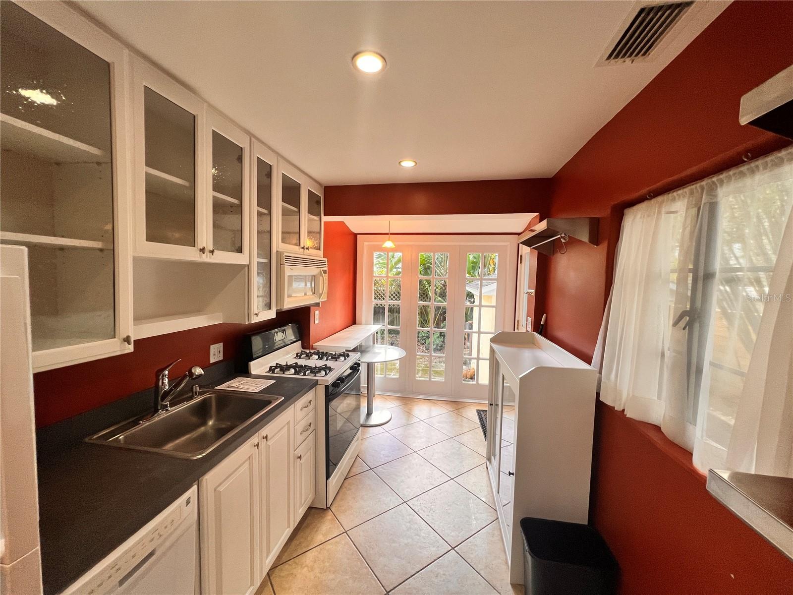 Image 5 of 19 For 1904 Marks Street