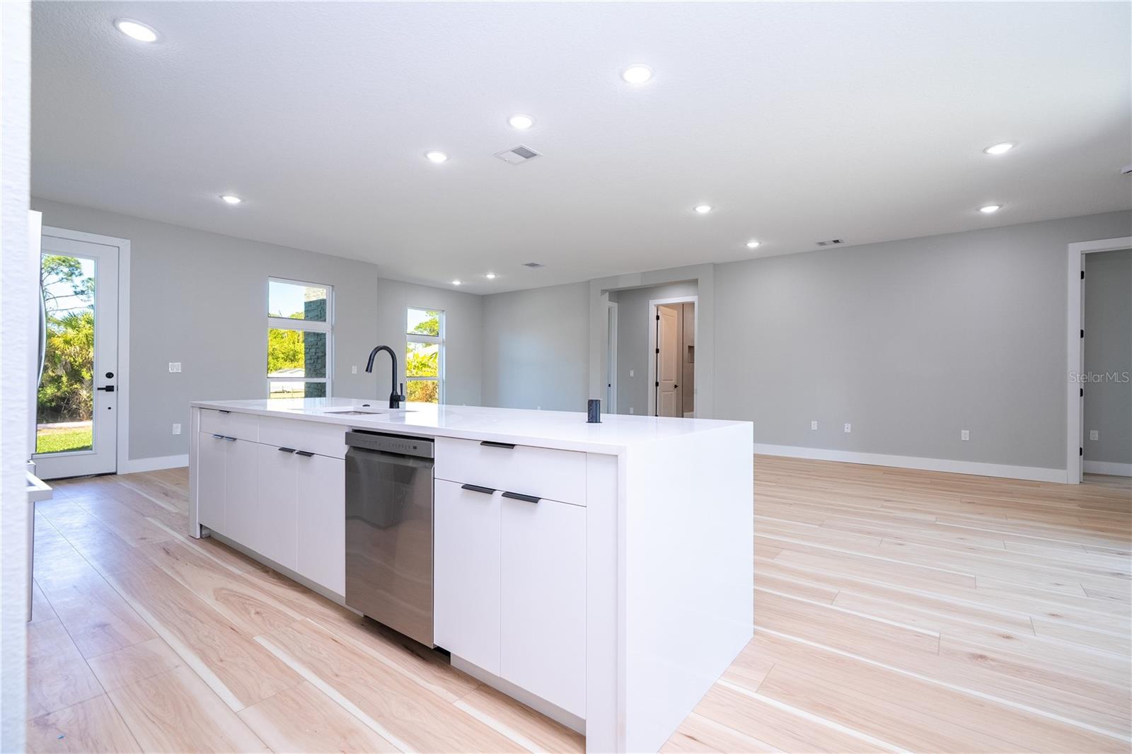 Image 28 of 85 For 15 Ramblewood Street