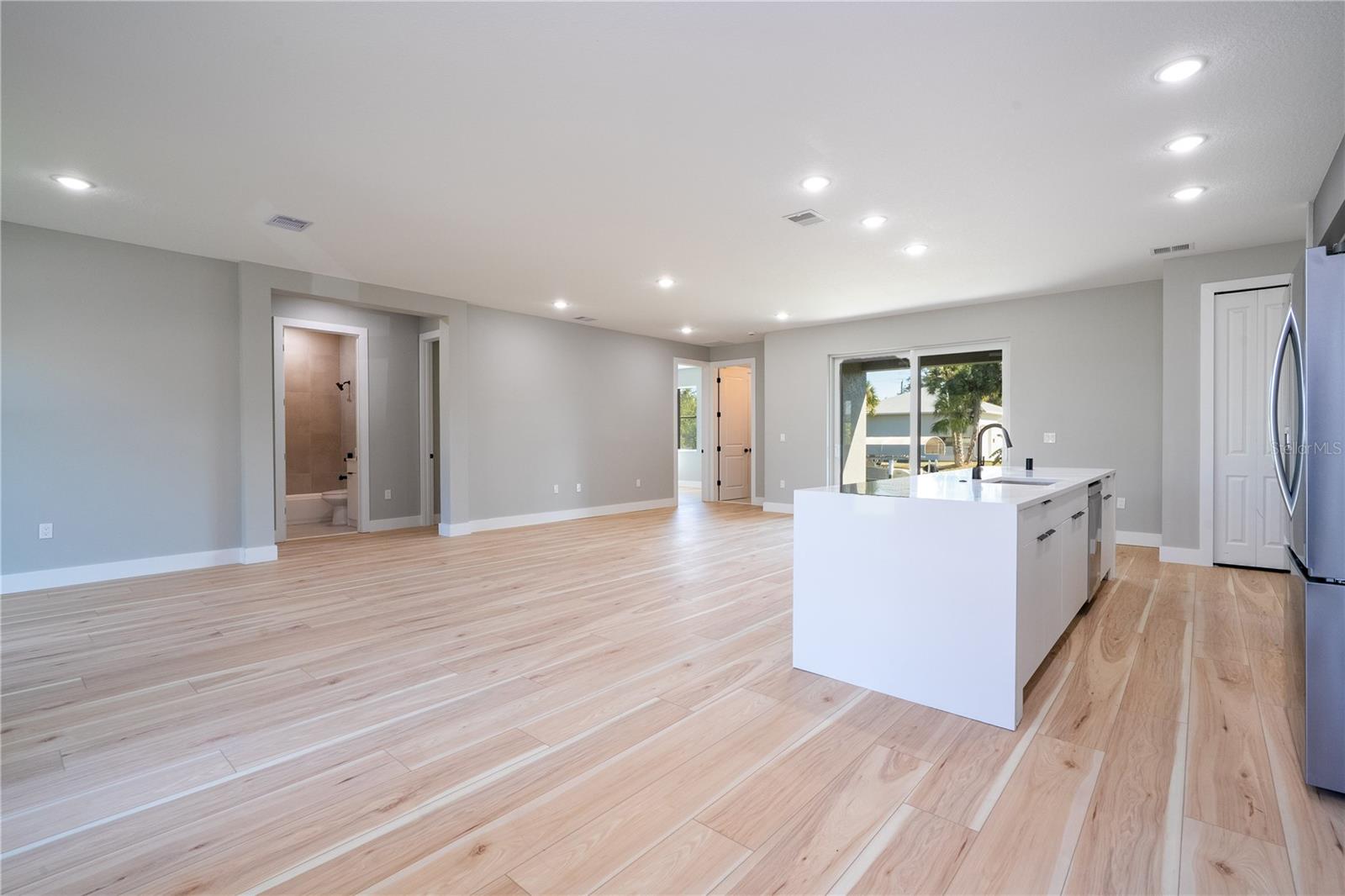 Image 6 of 85 For 15 Ramblewood Street