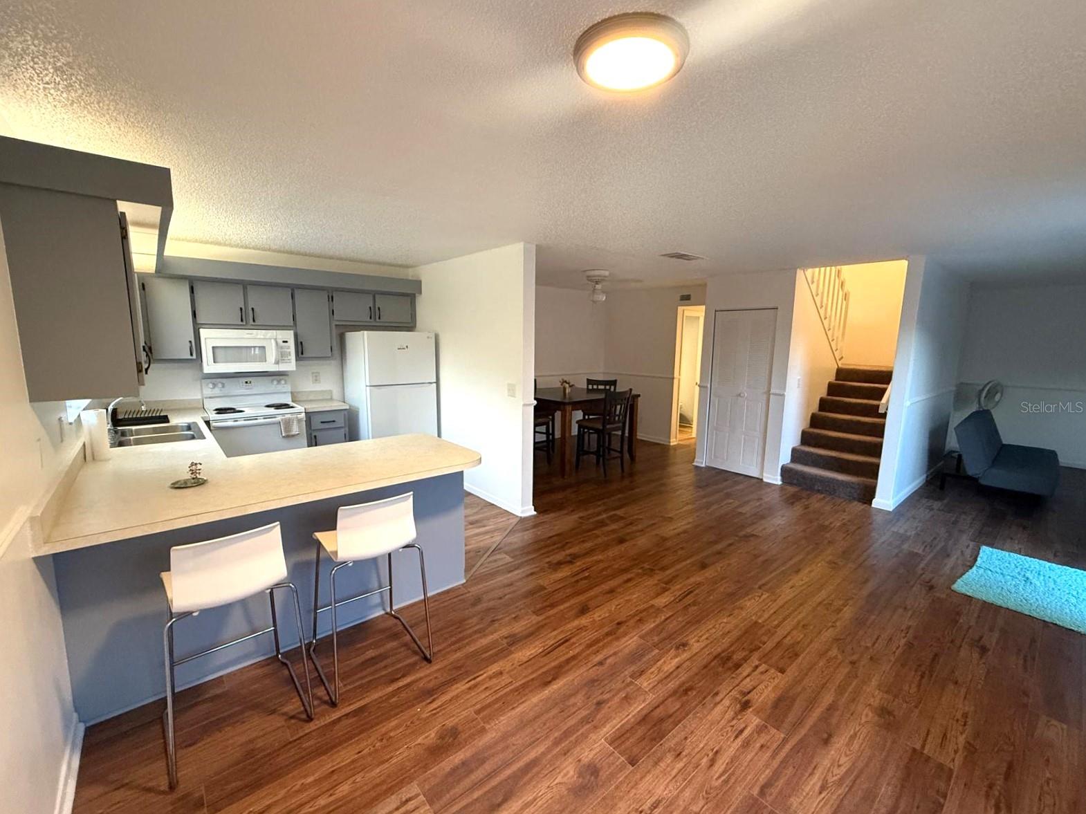 Image 2 of 25 For 1406 Park Shore Circle 3