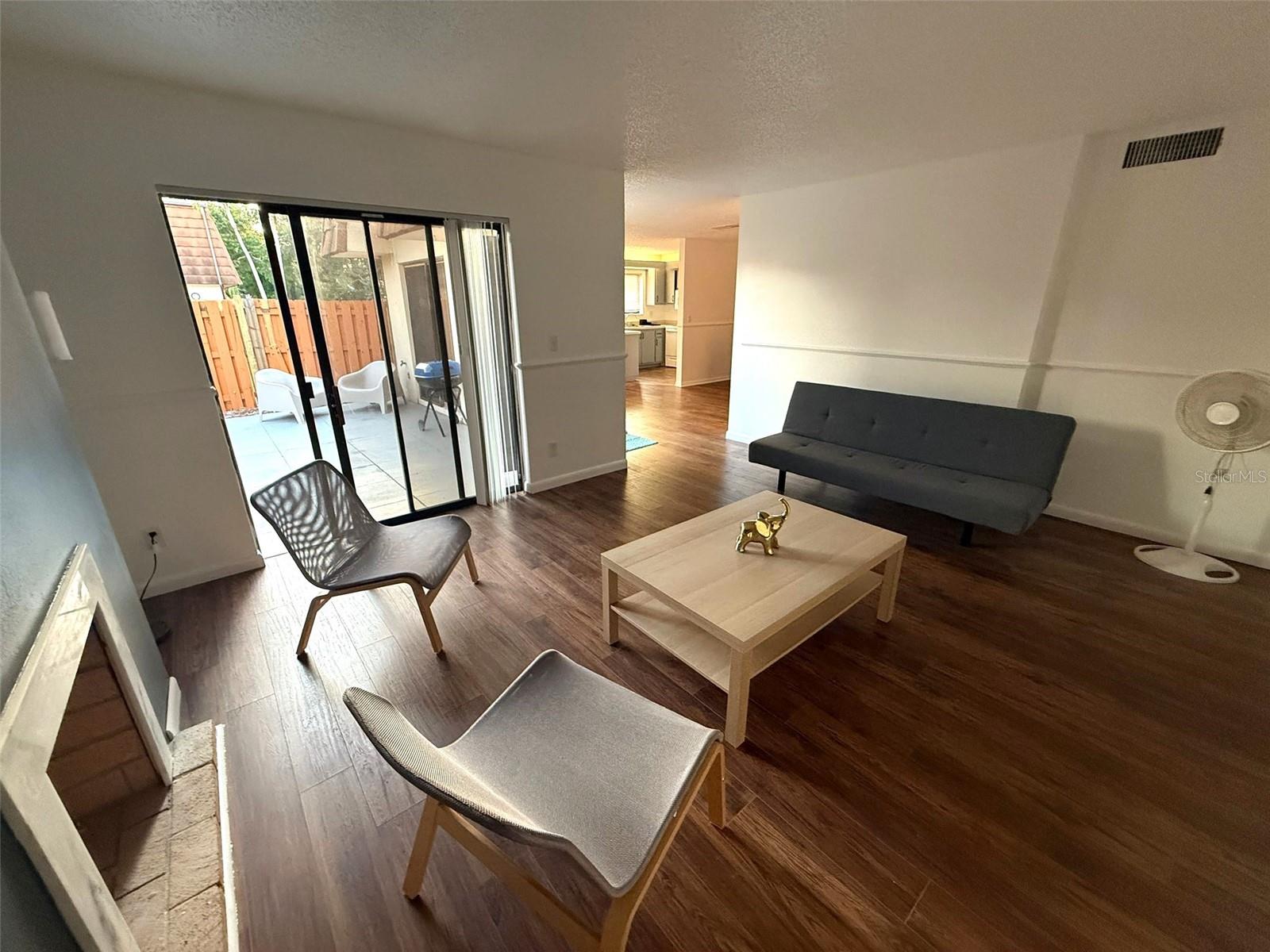 Image 6 of 25 For 1406 Park Shore Circle 3