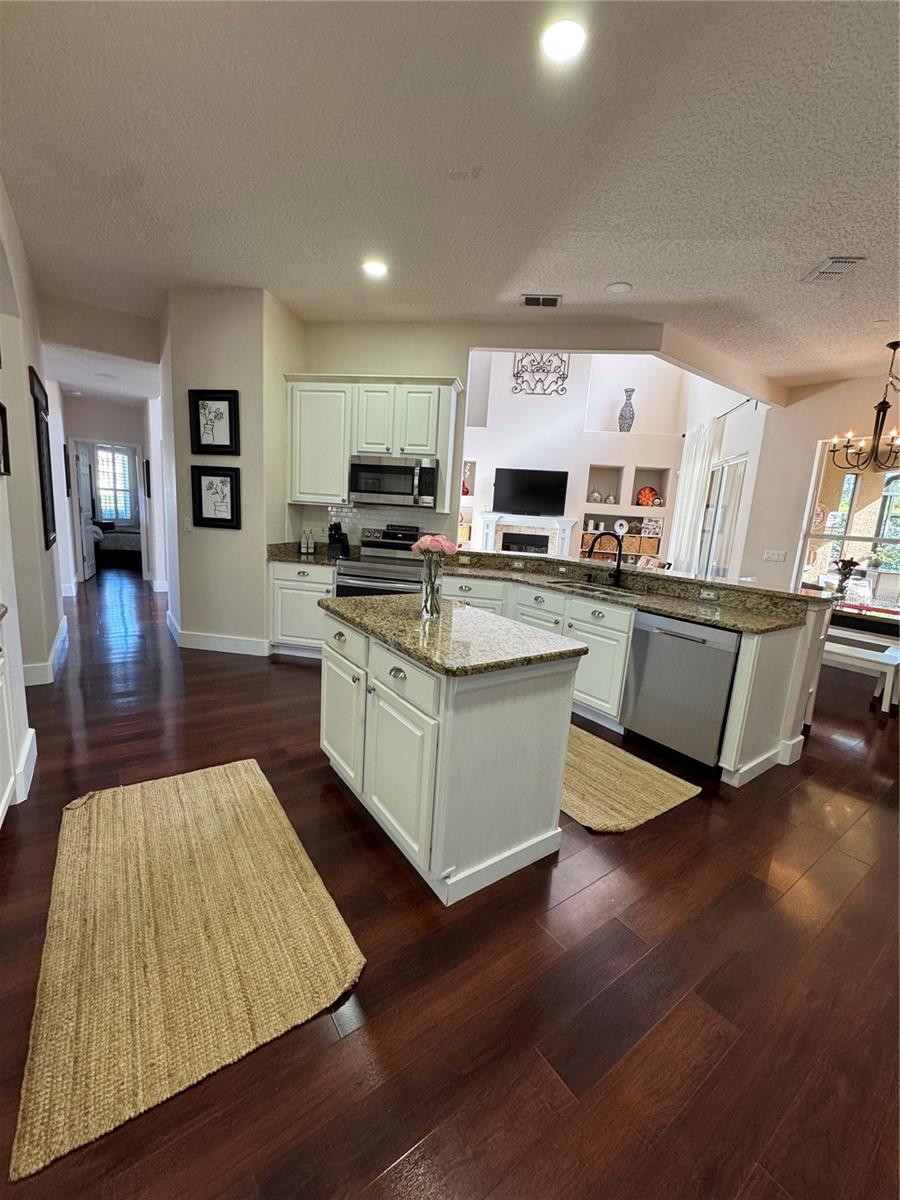 Image 17 of 83 For 1667 Shadowmoss Circle