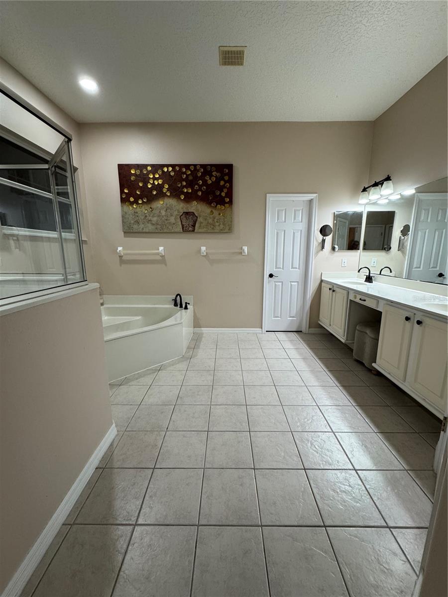 Image 42 of 83 For 1667 Shadowmoss Circle