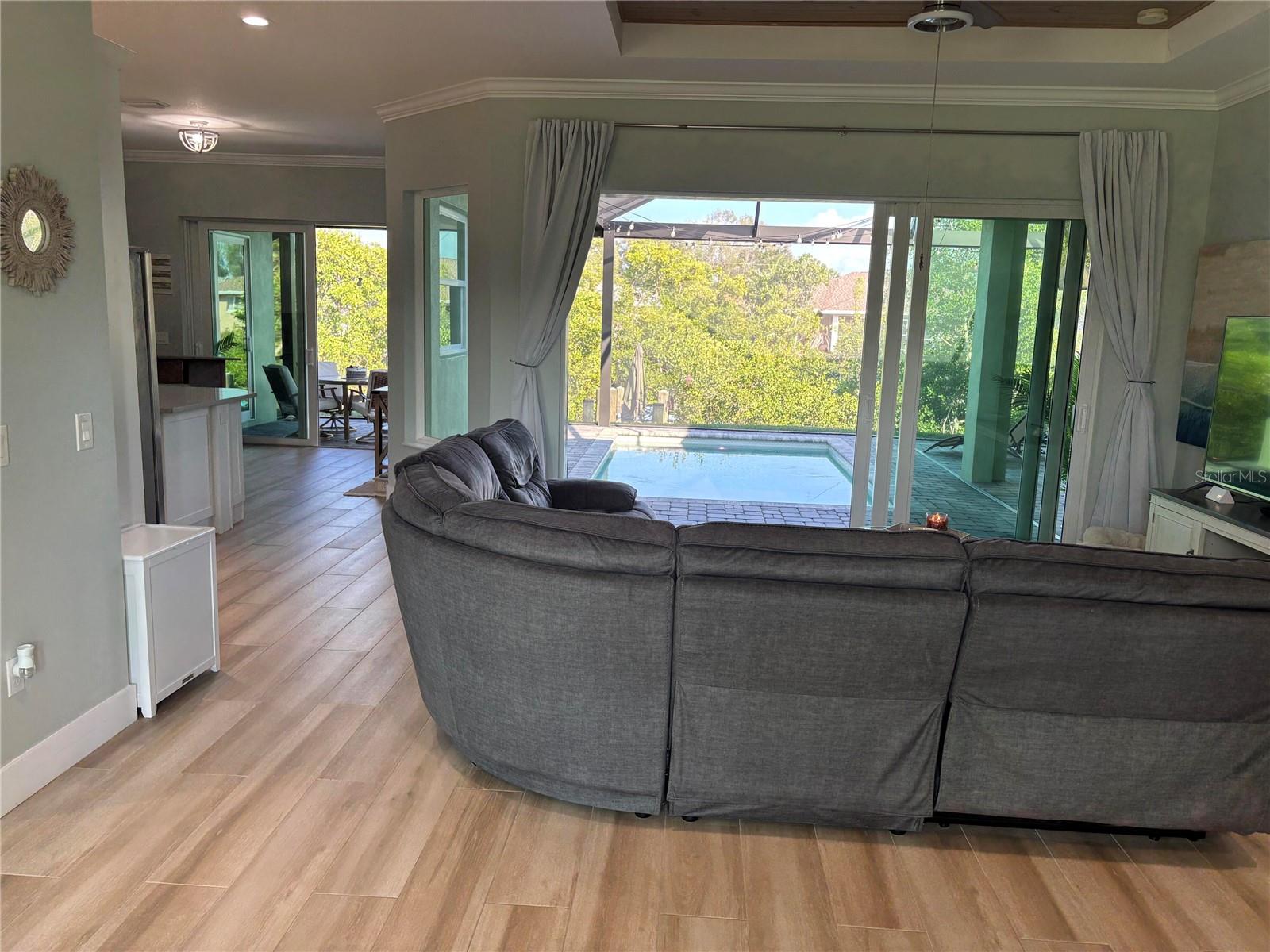 Image 12 of 39 For 805 30th Court E