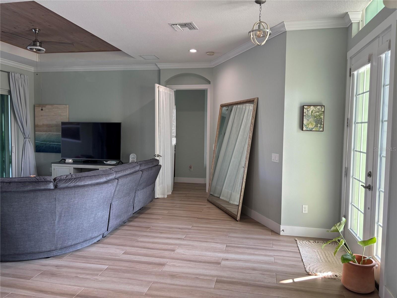 Image 14 of 39 For 805 30th Court E