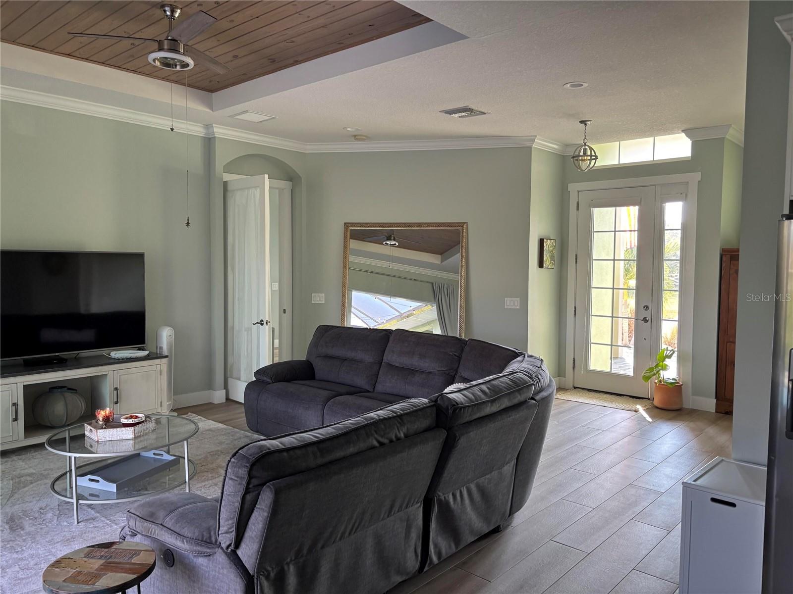 Image 16 of 39 For 805 30th Court E