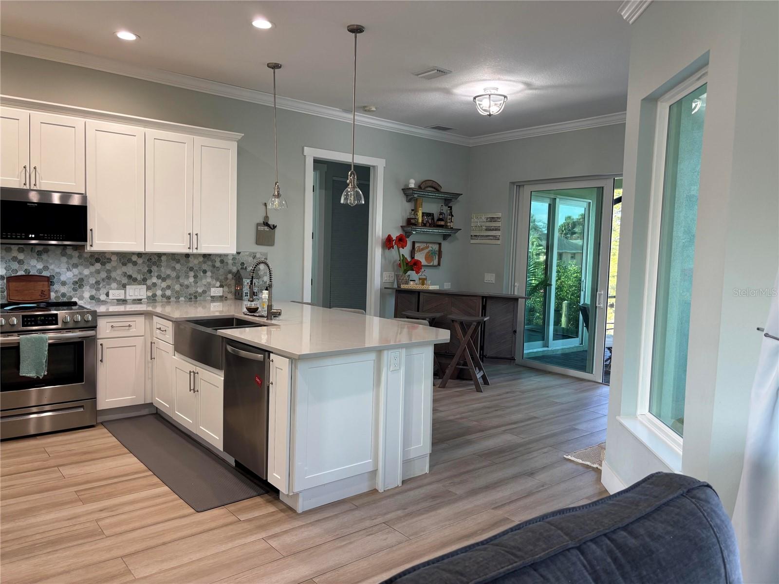 Image 17 of 39 For 805 30th Court E