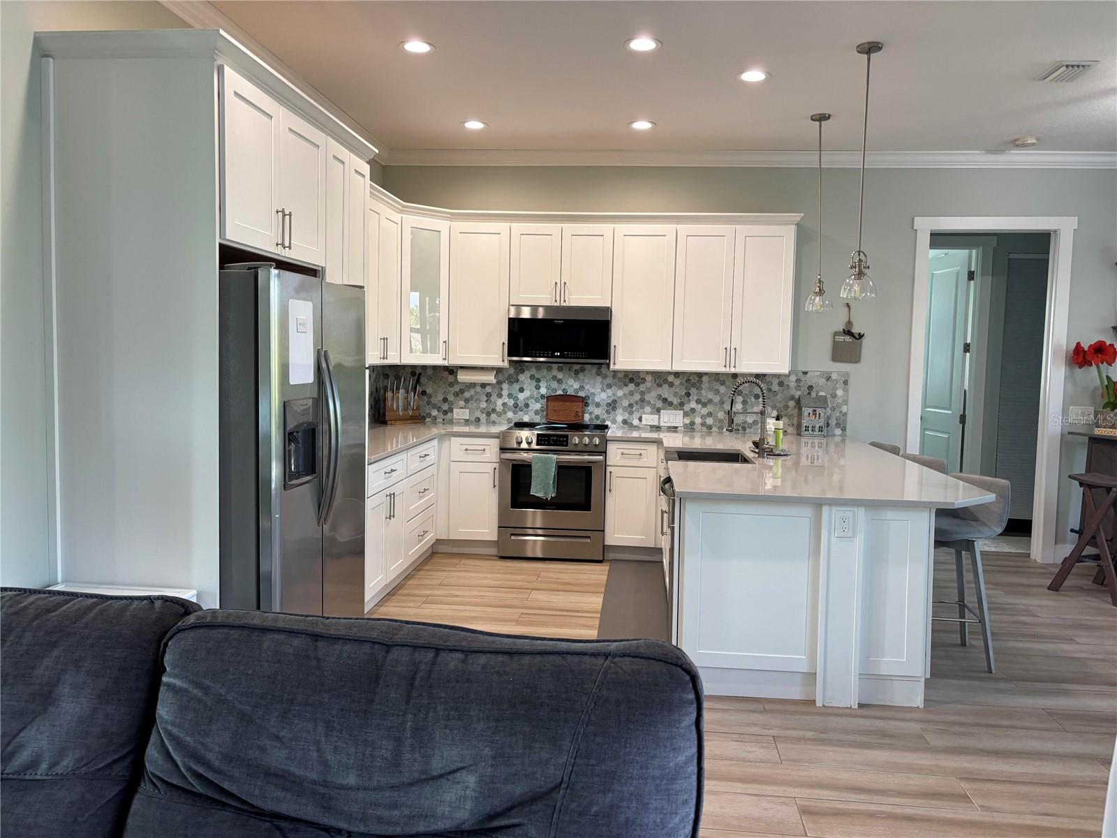 Image 22 of 39 For 805 30th Court E