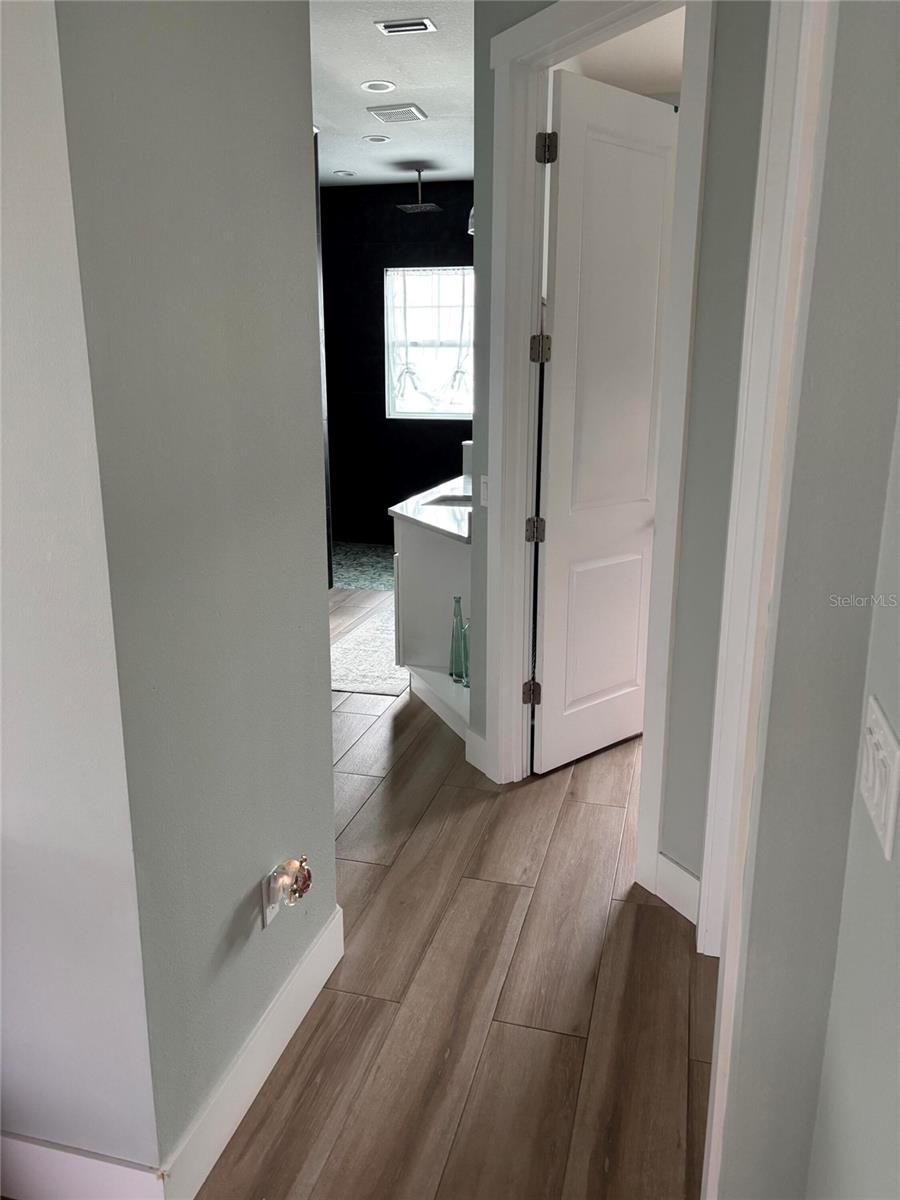 Image 26 of 39 For 805 30th Court E