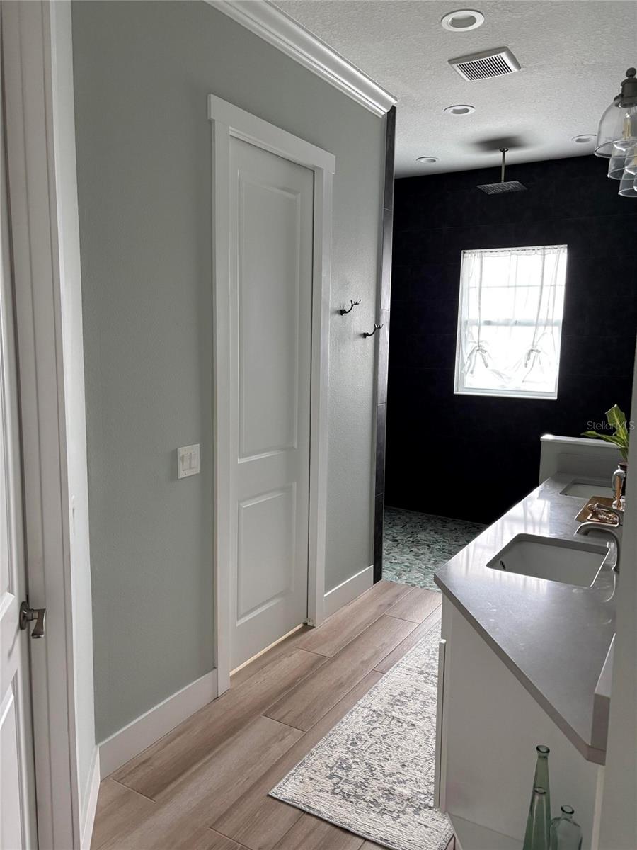 Image 28 of 39 For 805 30th Court E