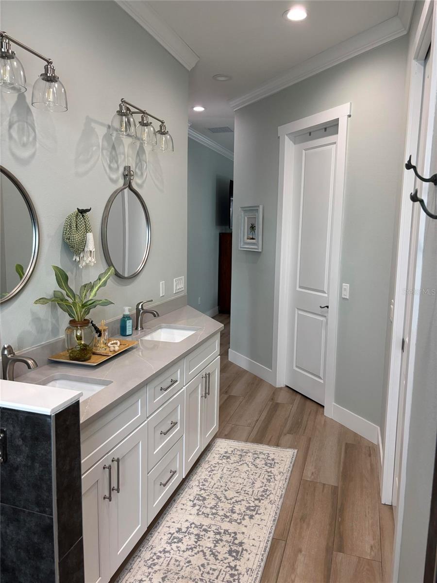 Image 29 of 39 For 805 30th Court E