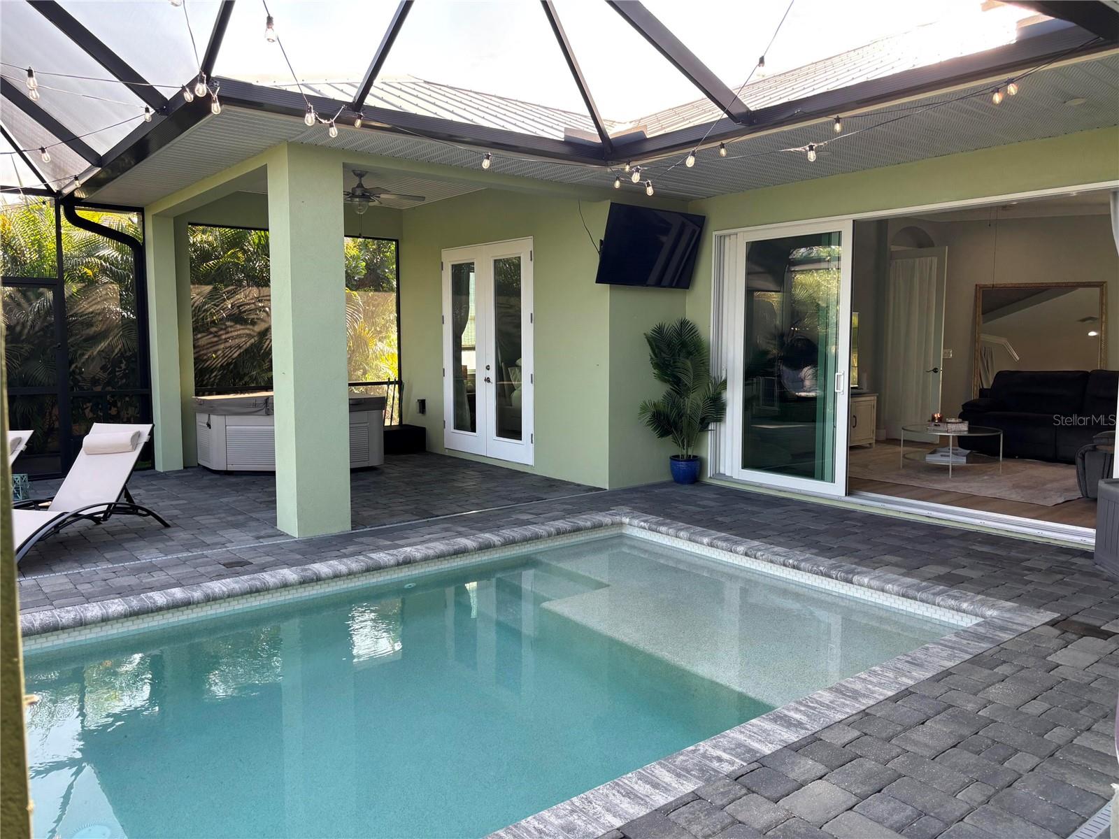 Image 3 of 39 For 805 30th Court E