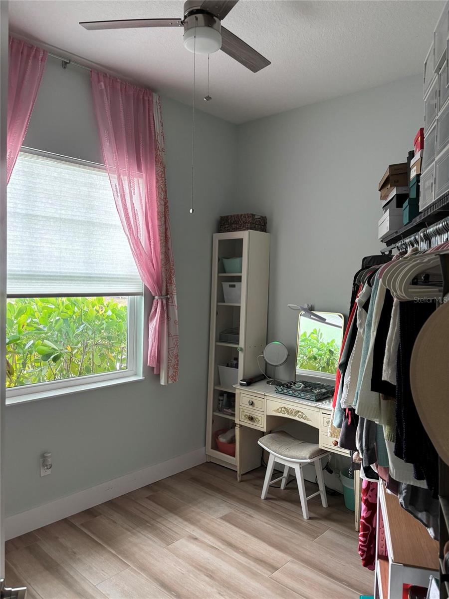 Image 30 of 39 For 805 30th Court E