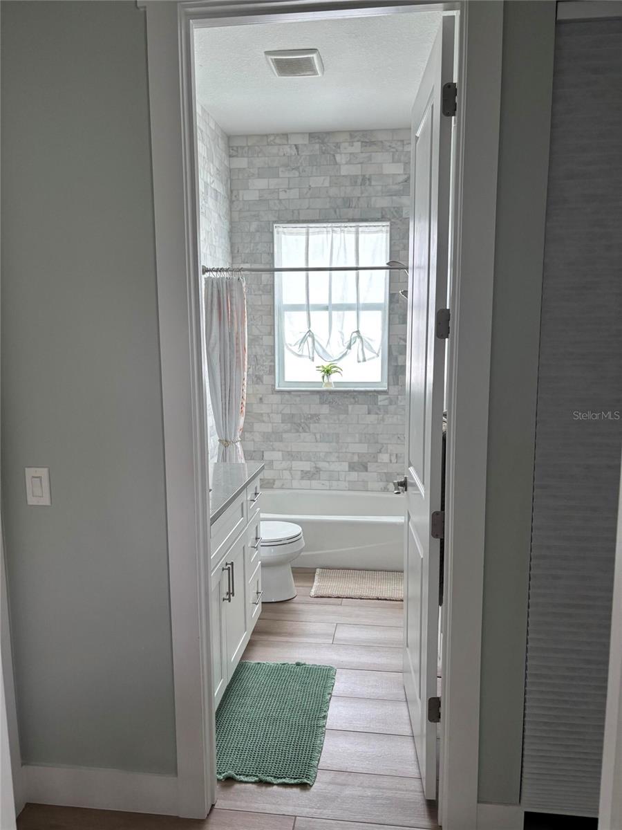 Image 33 of 39 For 805 30th Court E