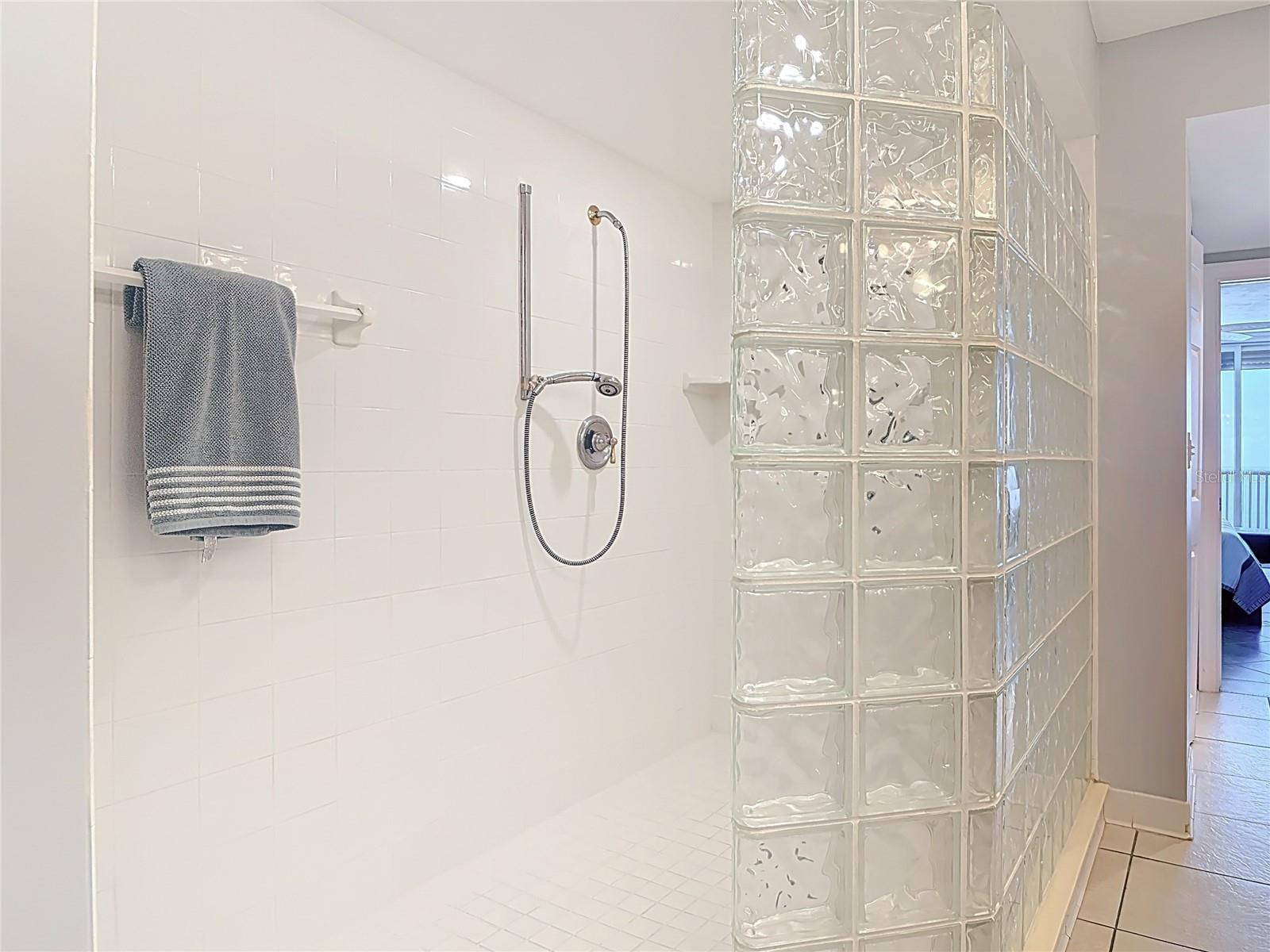 Image 39 of 63 For 3315 Atlantic Avenue 1806