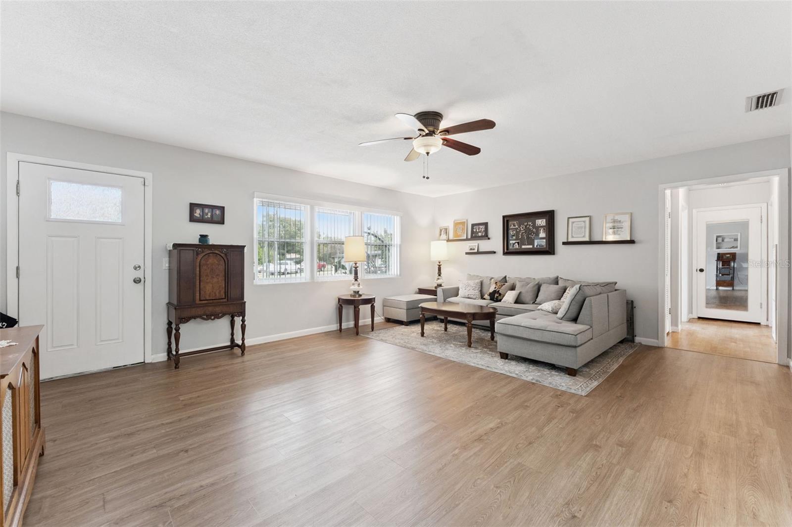 Image 4 of 25 For 622 Hewett Drive