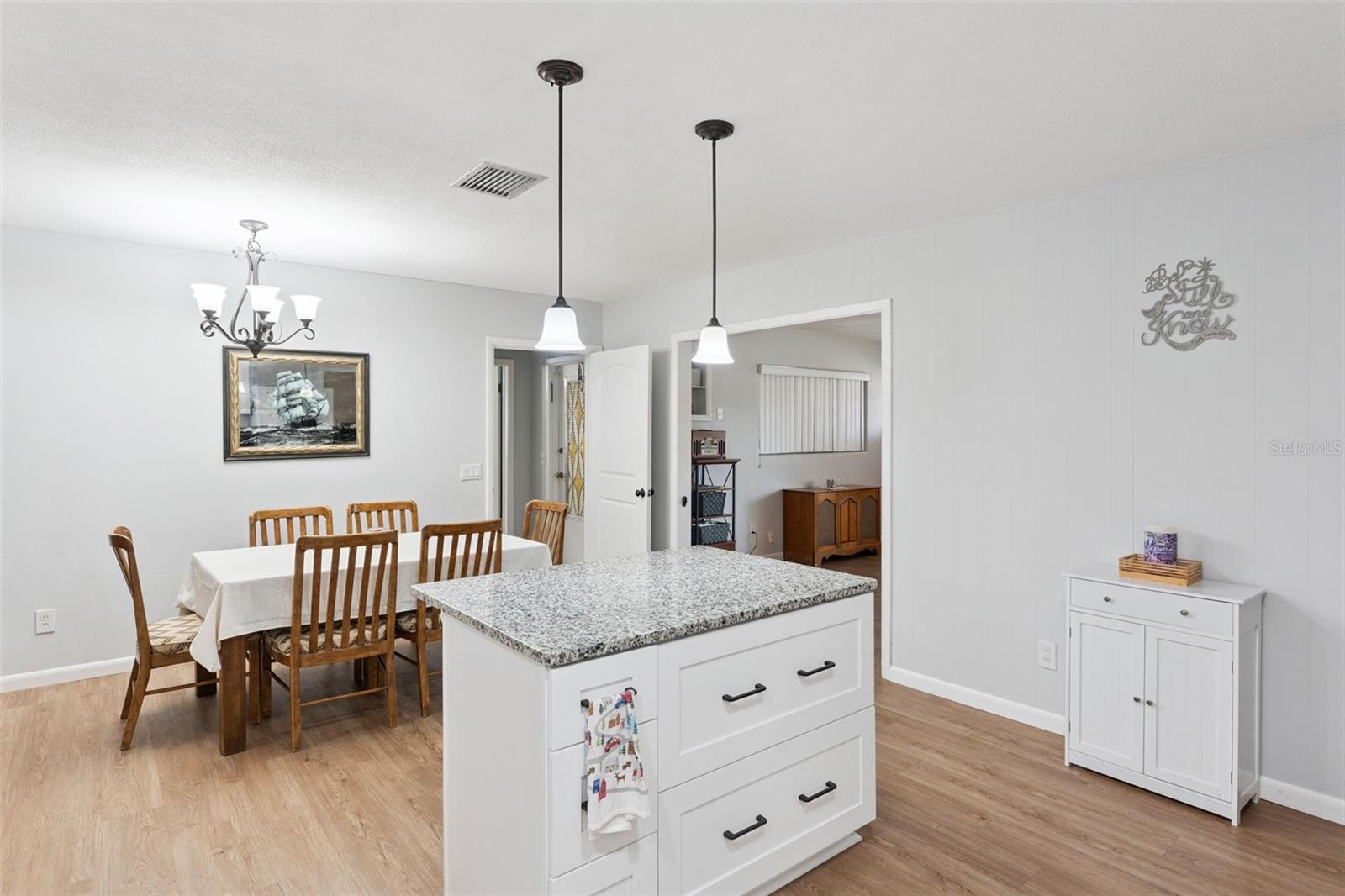 Image 8 of 25 For 622 Hewett Drive