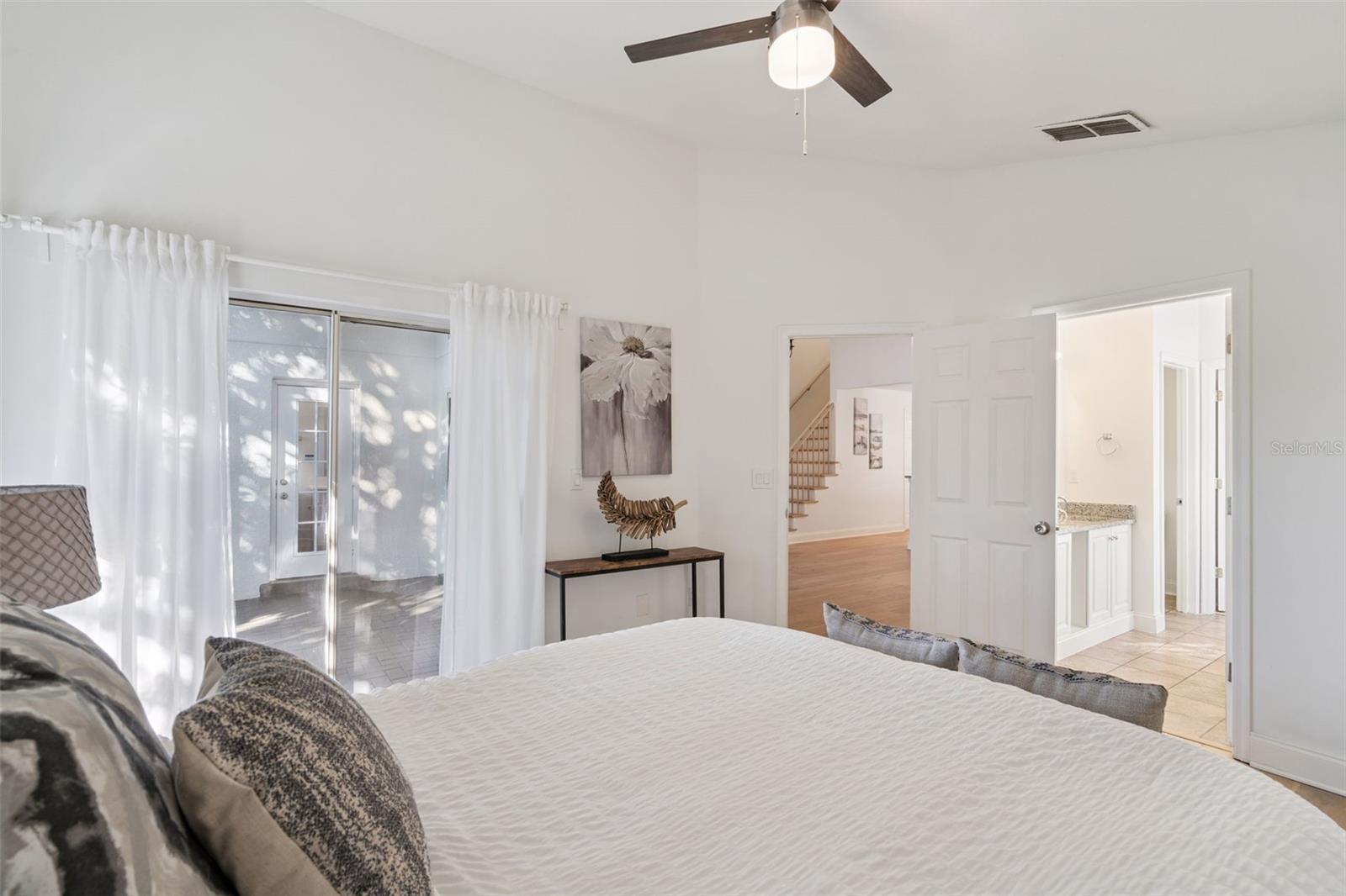 Image 22 of 51 For 3872 Lake Warren Drive