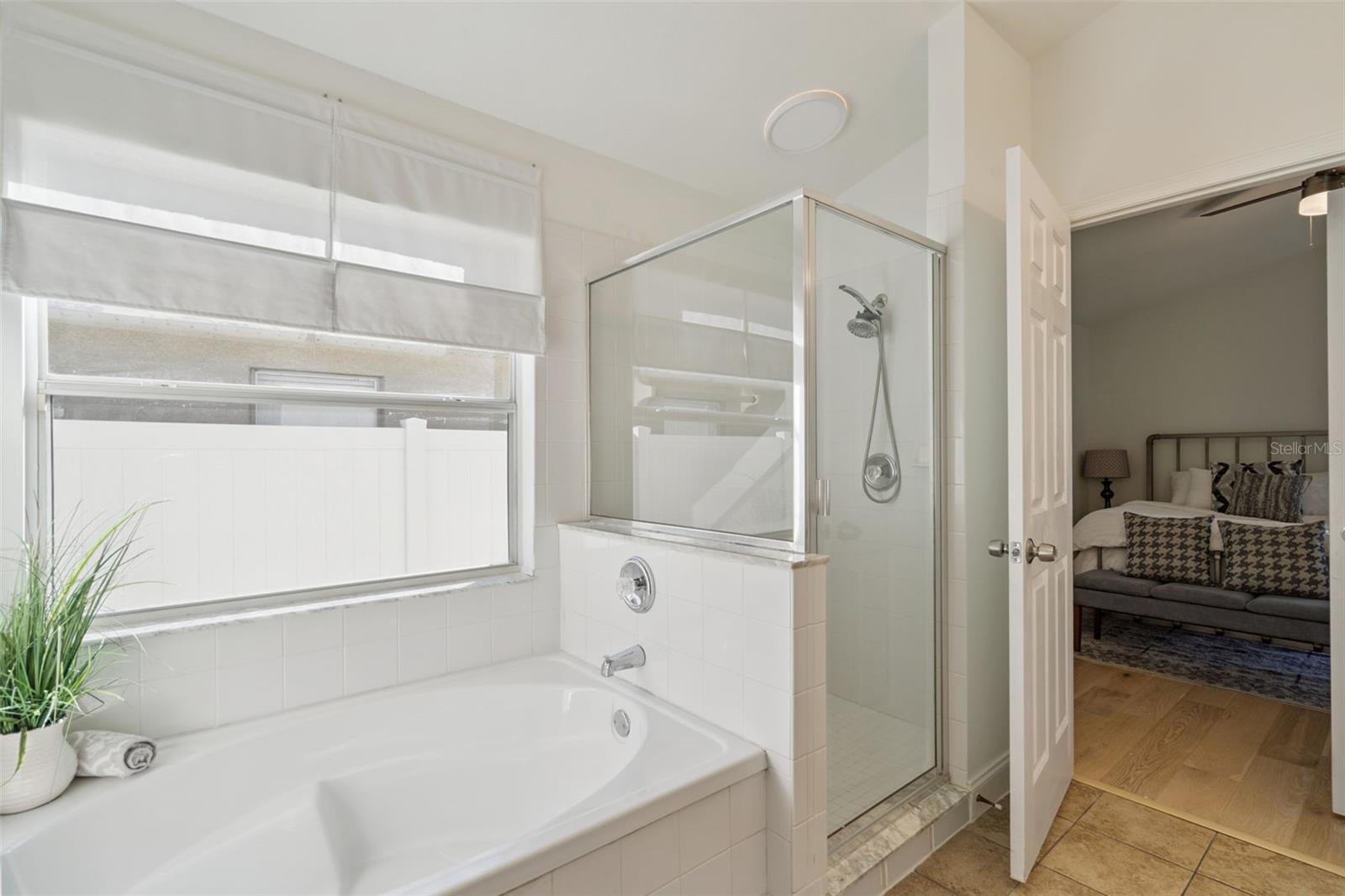 Image 24 of 51 For 3872 Lake Warren Drive