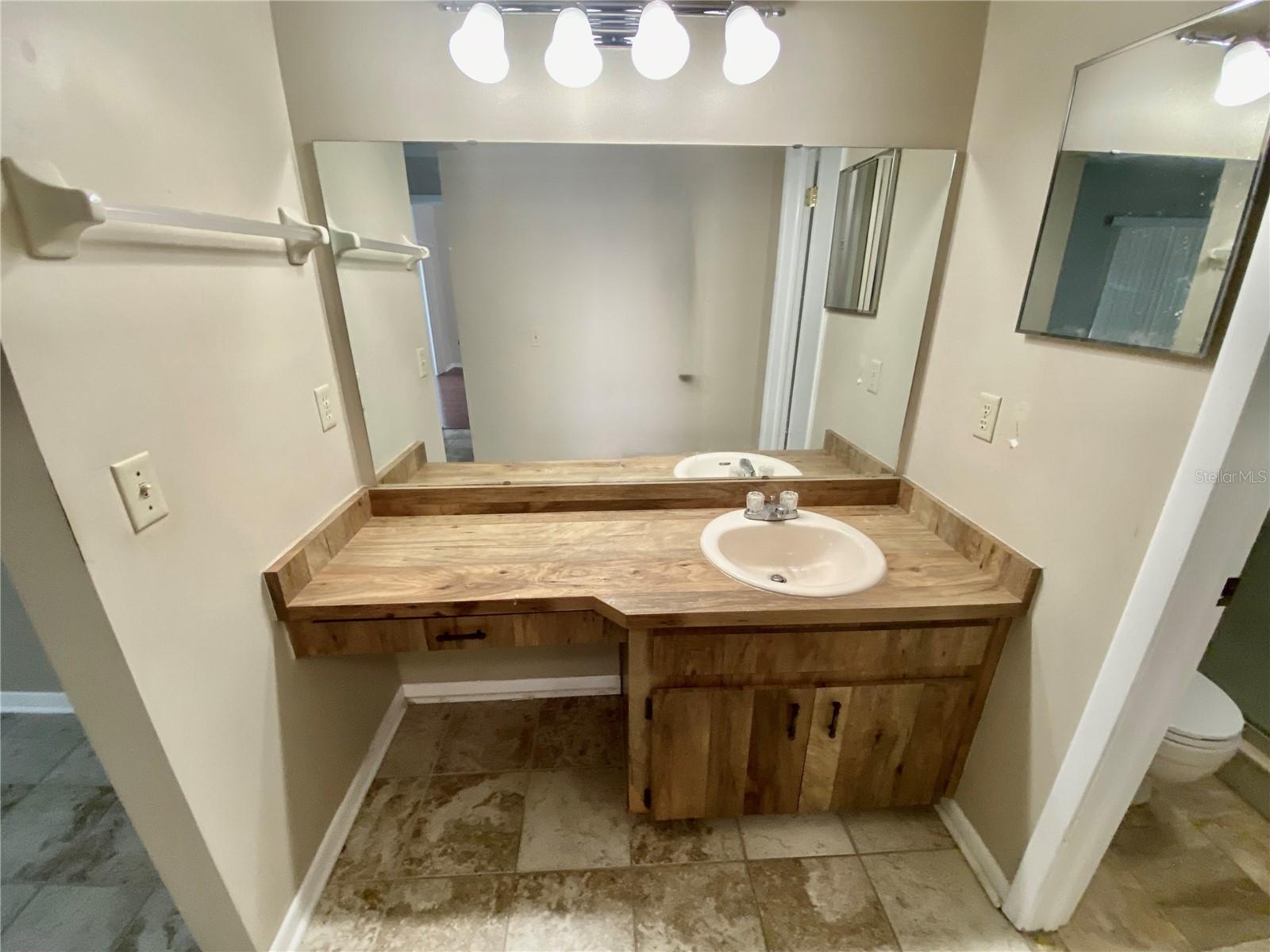 Image 10 of 21 For 1403 Pylewood Street 1403