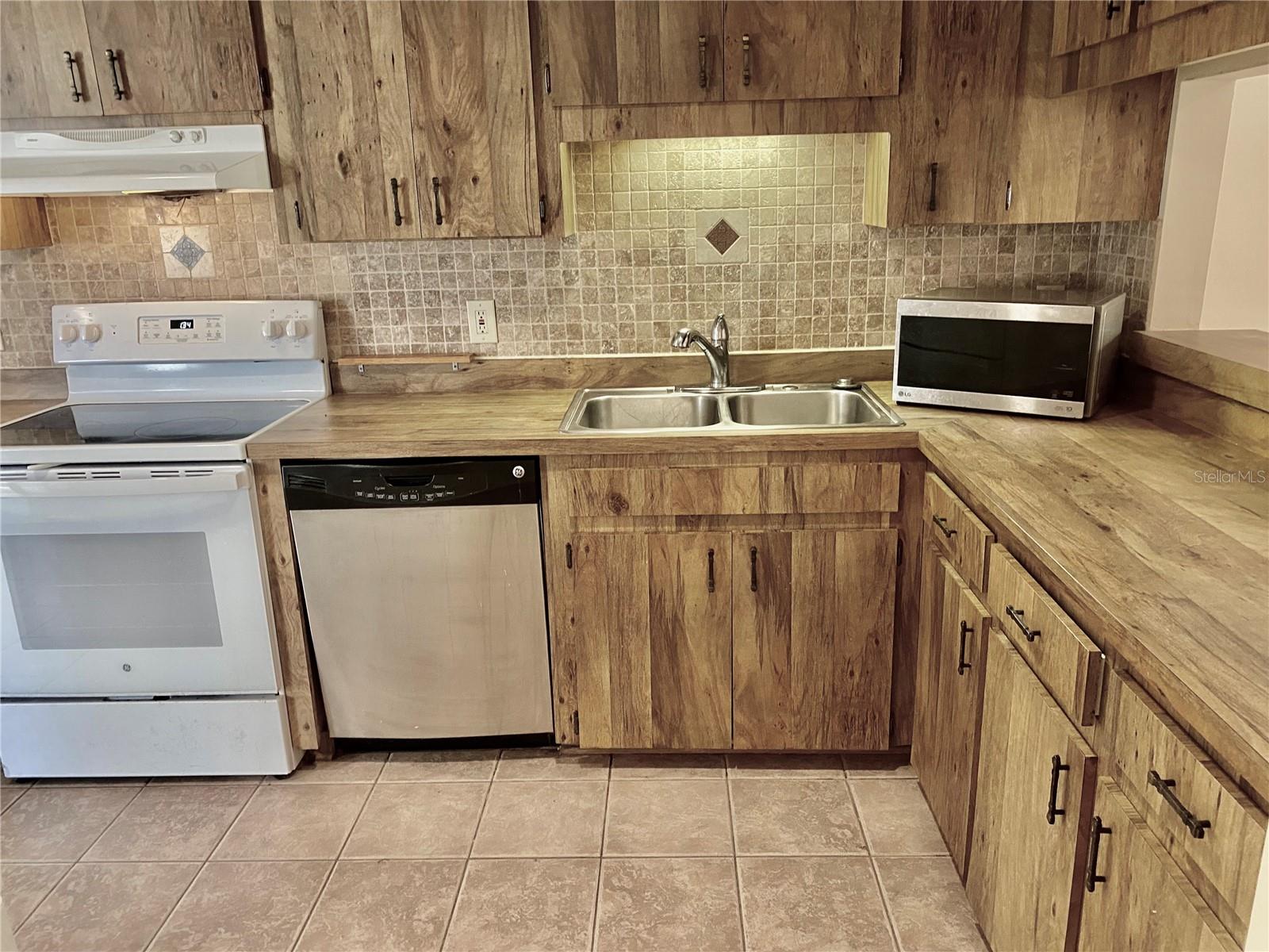 Image 5 of 21 For 1403 Pylewood Street 1403