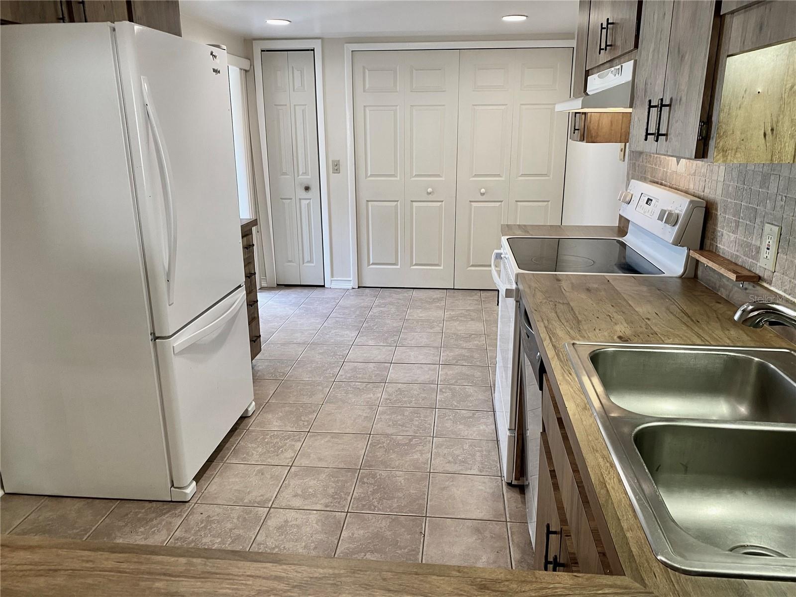 Image 7 of 21 For 1403 Pylewood Street 1403