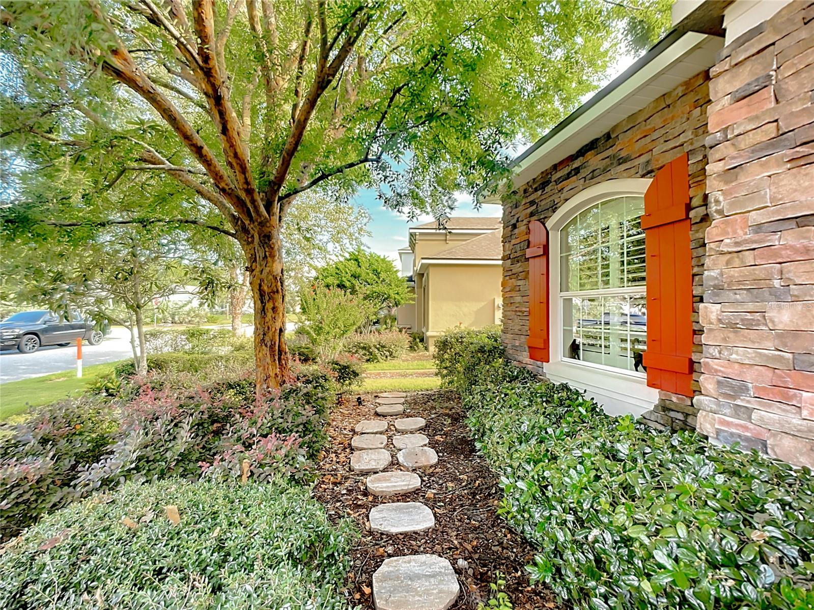 Image 5 of 69 For 798 Battersea Drive