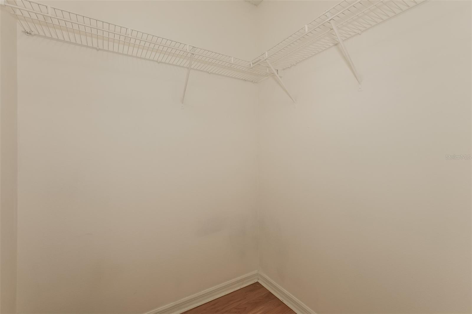 Listing photo id 11 for 1301 Curtis Street