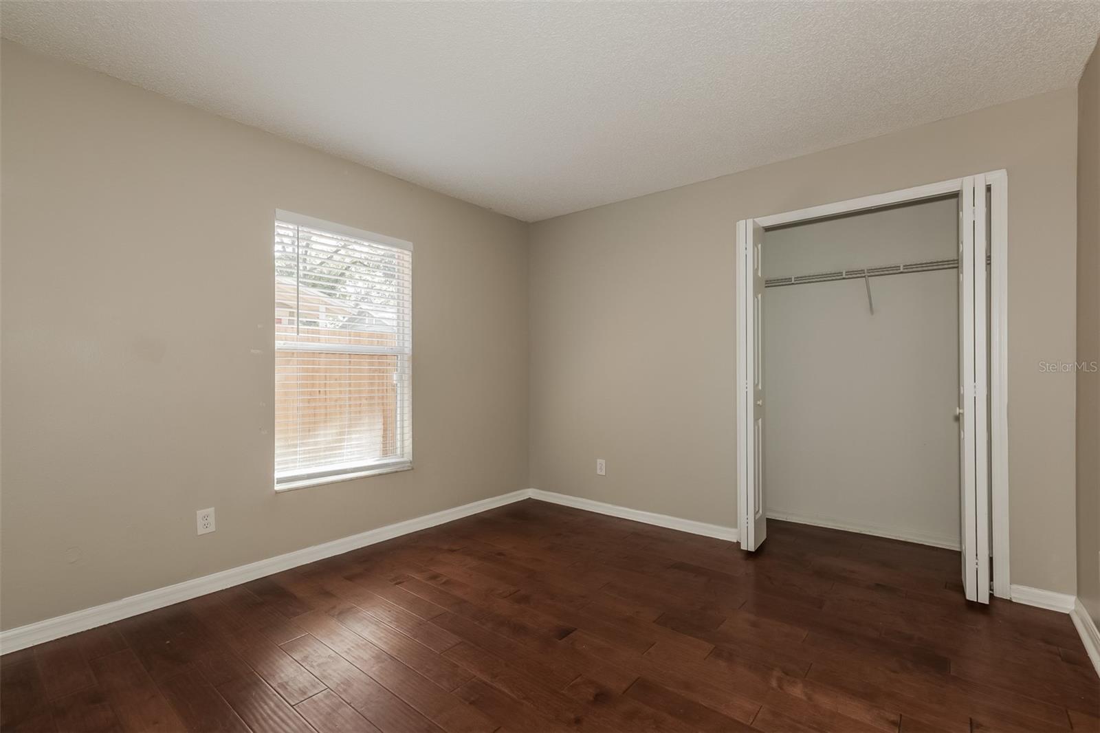 Listing photo id 12 for 1301 Curtis Street