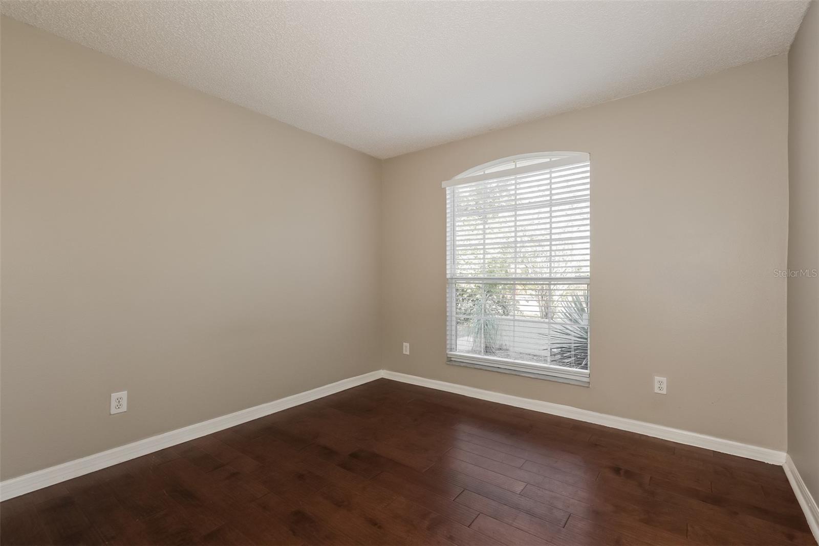 Listing photo id 13 for 1301 Curtis Street