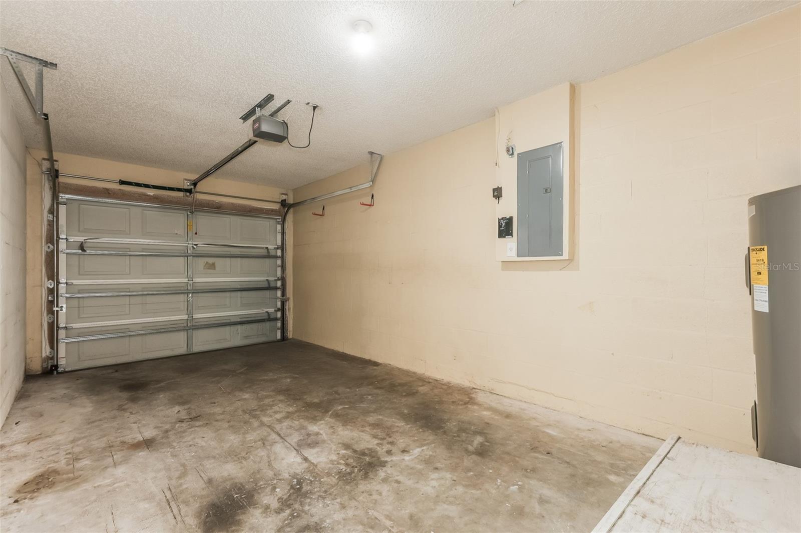 Listing photo id 16 for 1301 Curtis Street