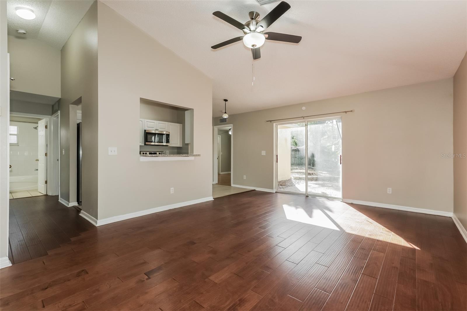 Listing photo id 1 for 1301 Curtis Street