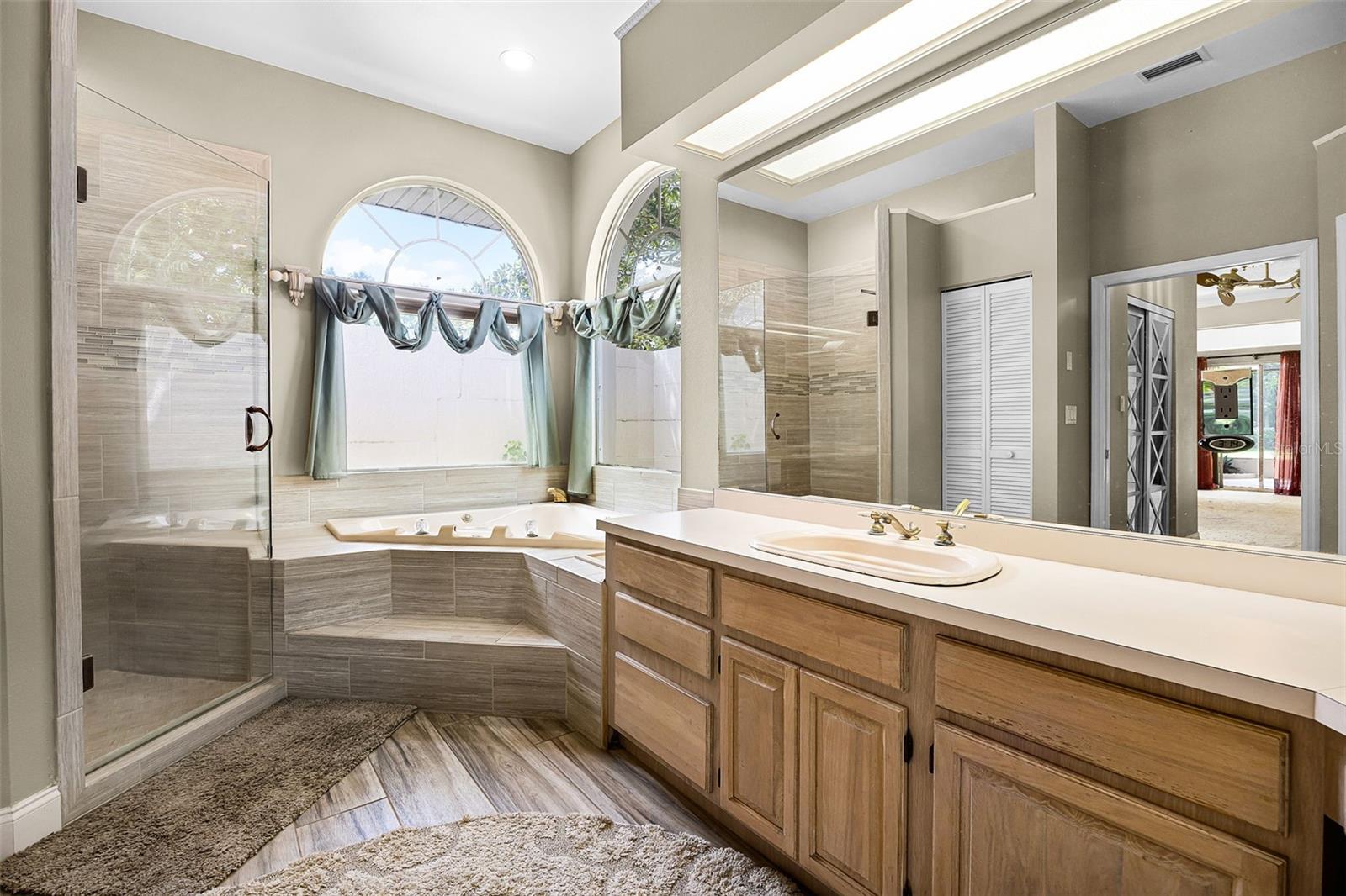 Image 12 of 21 For 707 Heritage Drive Ne