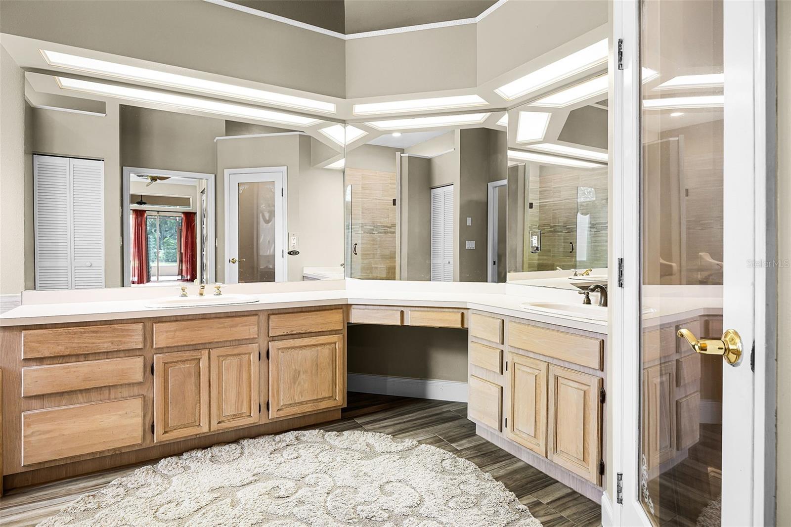 Image 13 of 21 For 707 Heritage Drive Ne