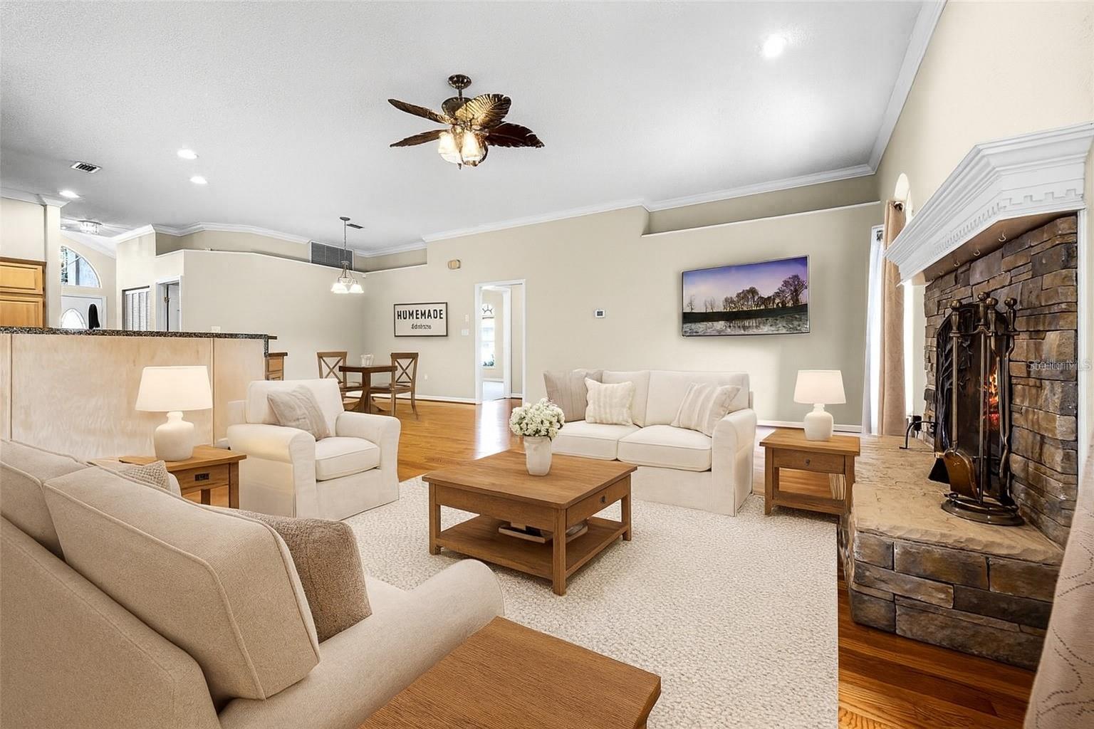 Image 4 of 21 For 707 Heritage Drive Ne