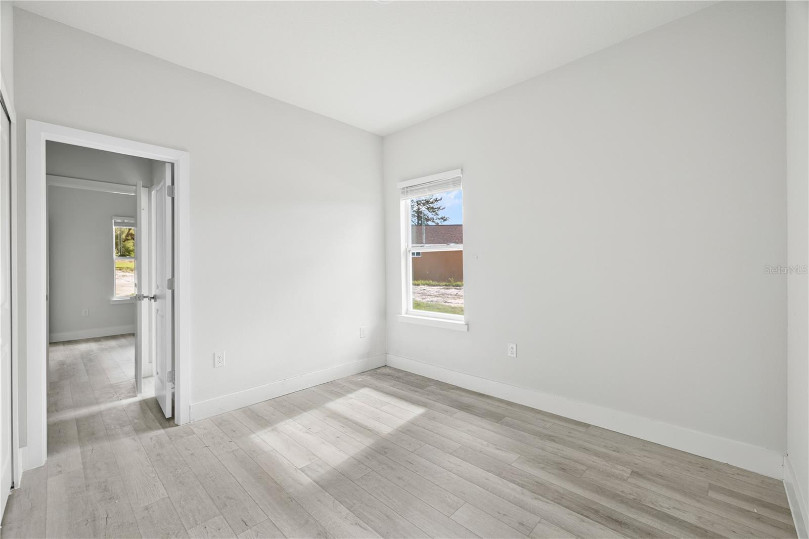 Image 13 of 26 For 16969 30th Avenue Road