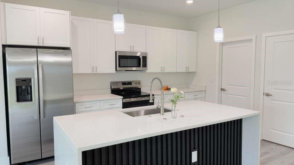 Image 4 of 26 For 16969 30th Avenue Road