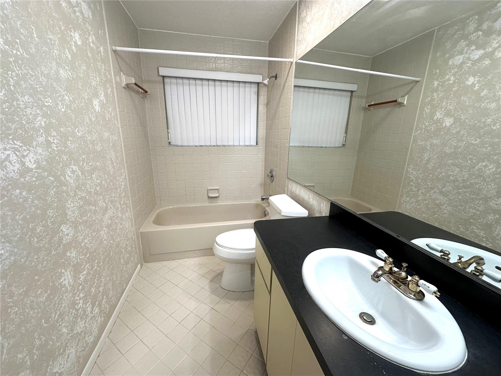 Image 20 of 51 For 525 Oak Terrace 121