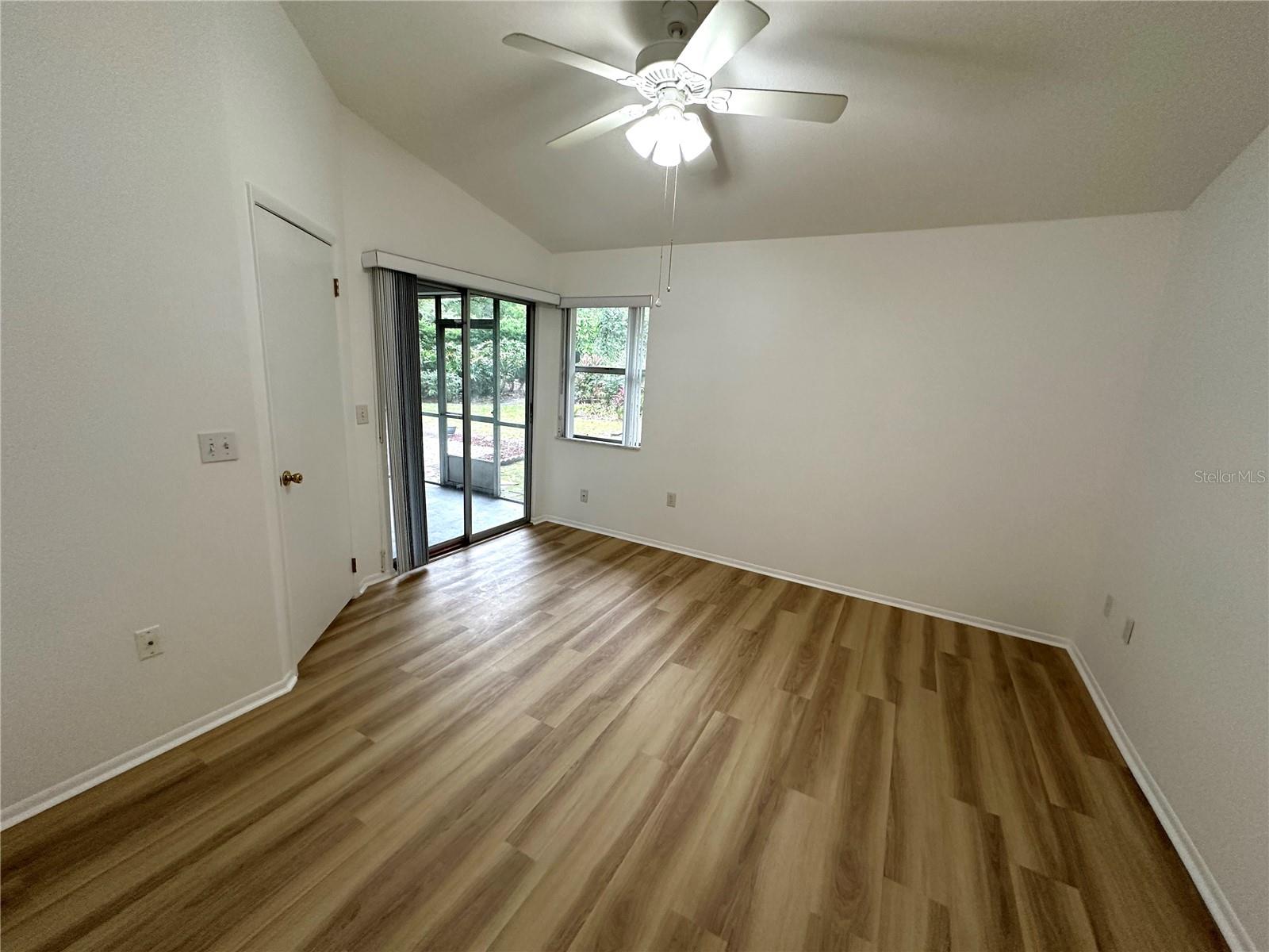 Image 24 of 51 For 525 Oak Terrace 121